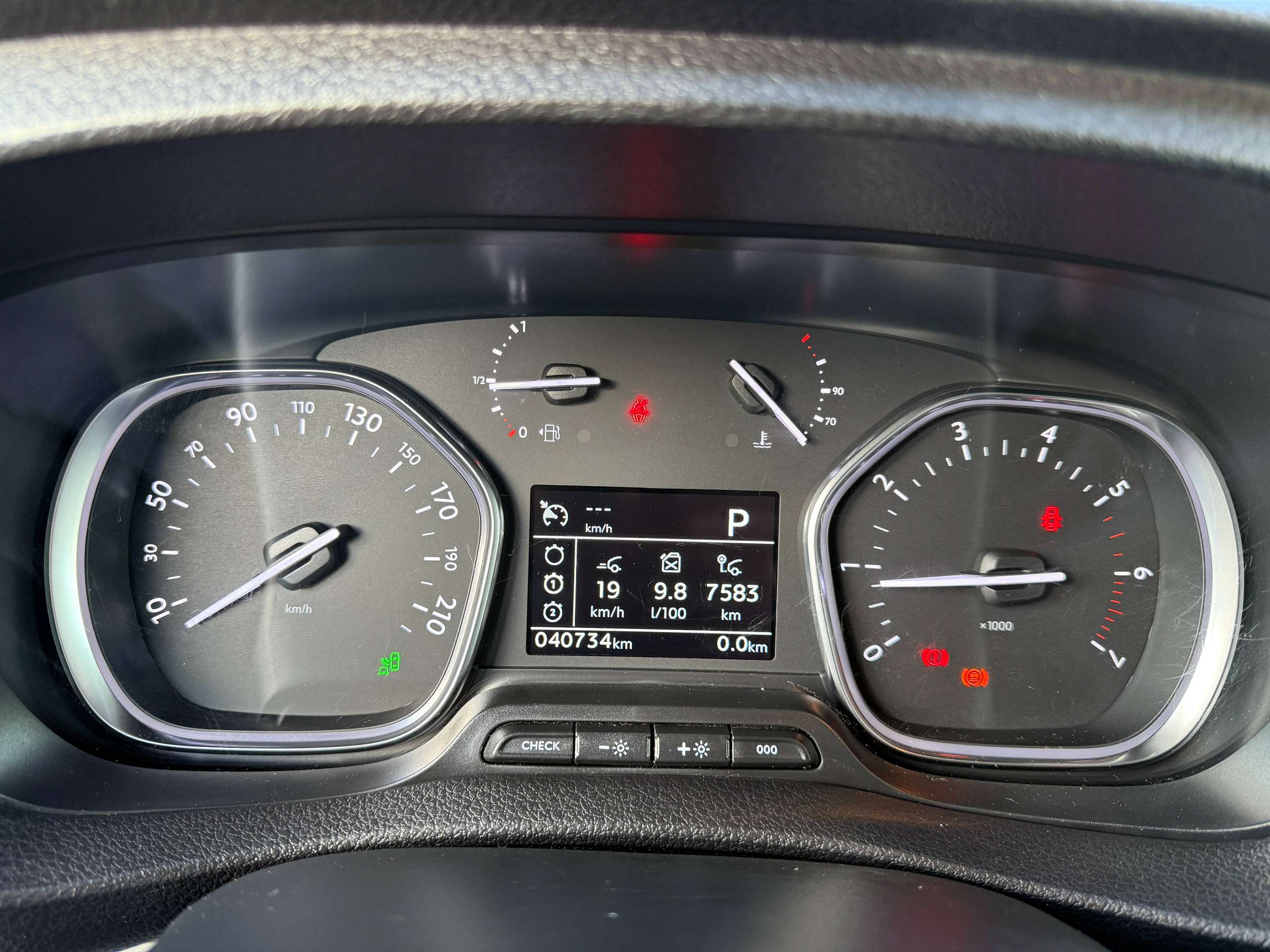 5de62c0c-fdfb-4858-9d5c-db6c342fe69720-peugeot-expert-2-0-bluehdi-automaat-xenon-leder-navi-camera-pdc.jpg