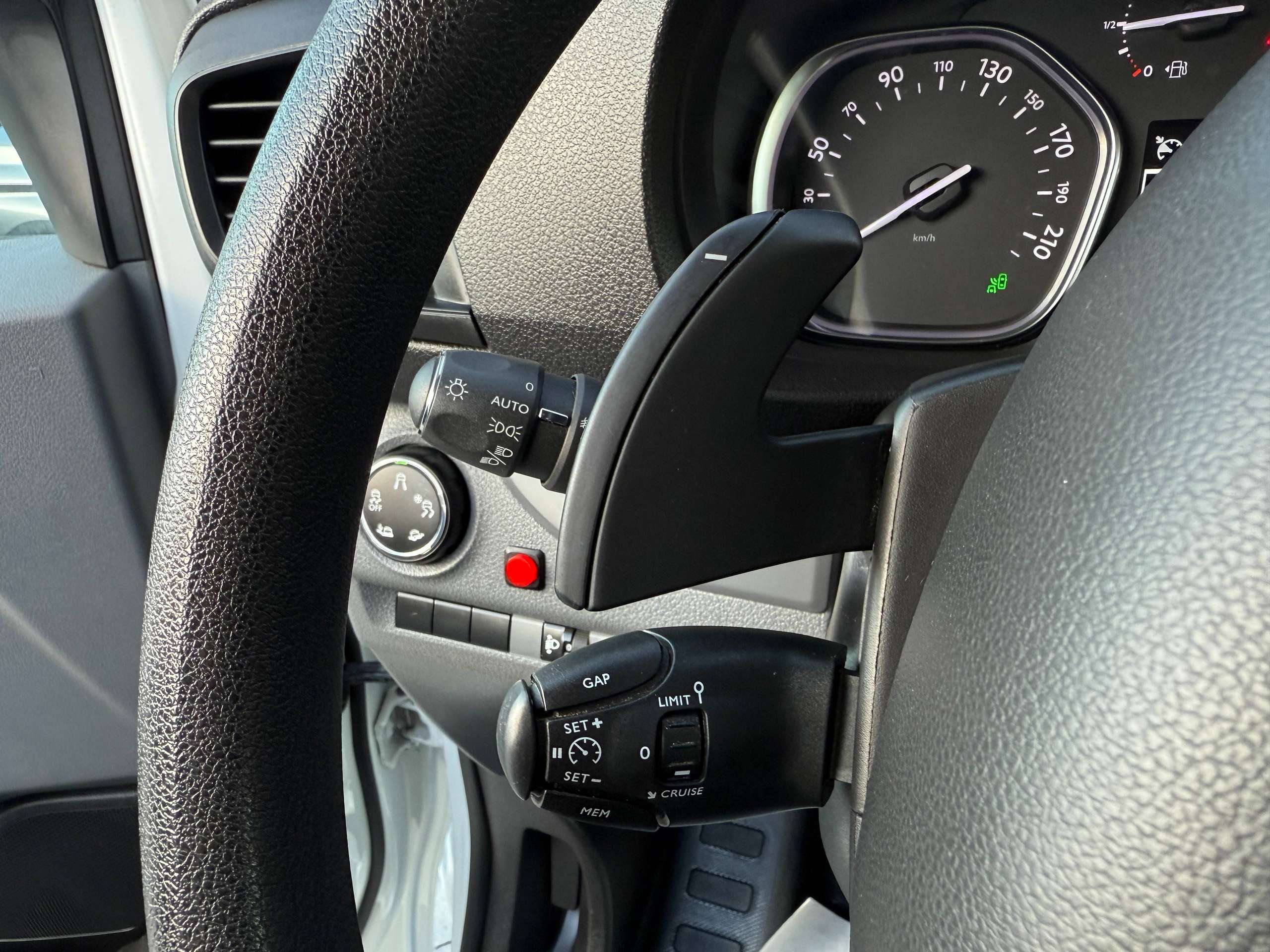 5de62c0c-fdfb-4858-9d5c-db6c342fe69722-peugeot-expert-2-0-bluehdi-automaat-xenon-leder-navi-camera-pdc.jpg
