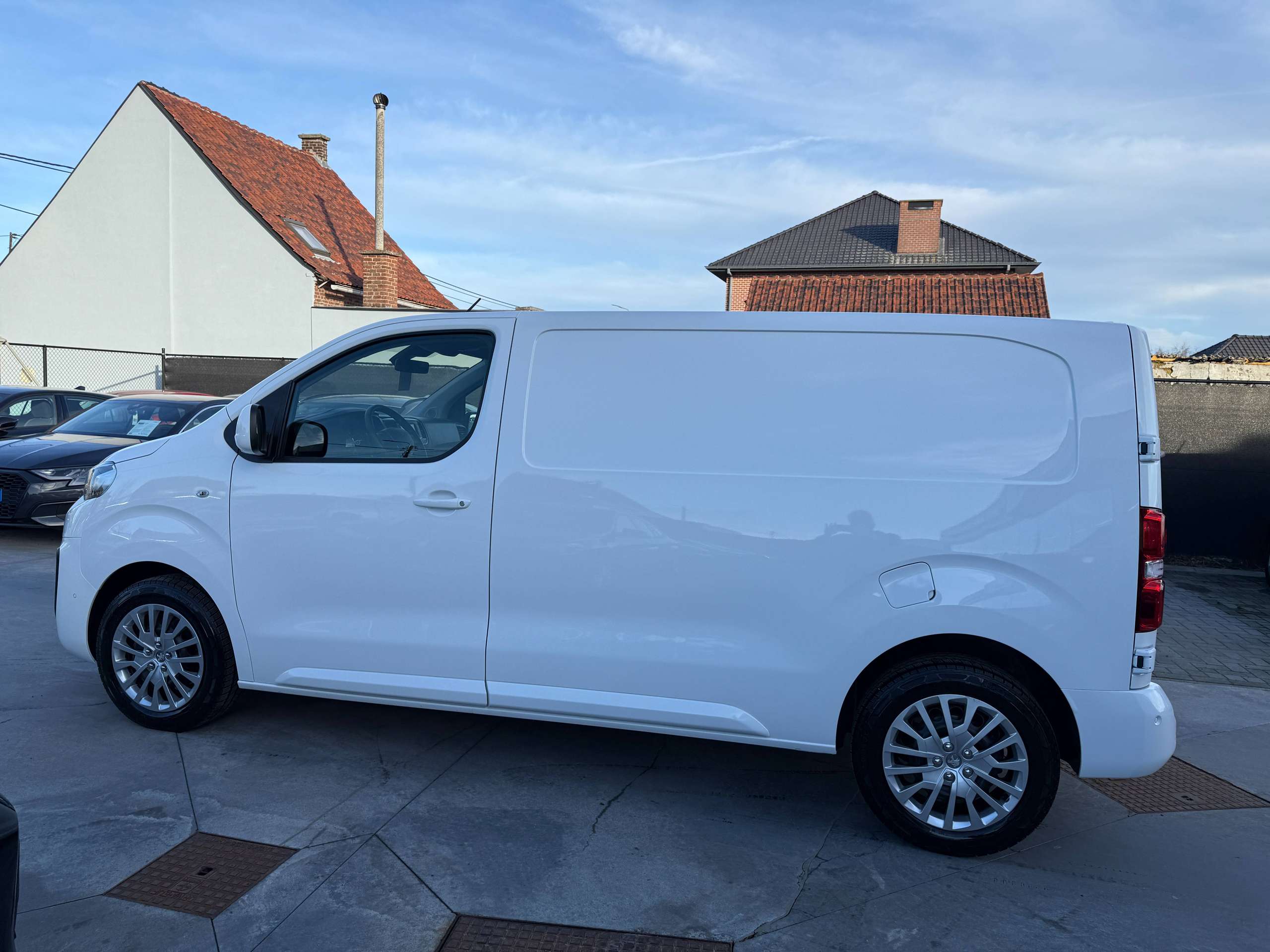 5de62c0c-fdfb-4858-9d5c-db6c342fe6978-peugeot-expert-2-0-bluehdi-automaat-xenon-leder-navi-camera-pdc.jpg