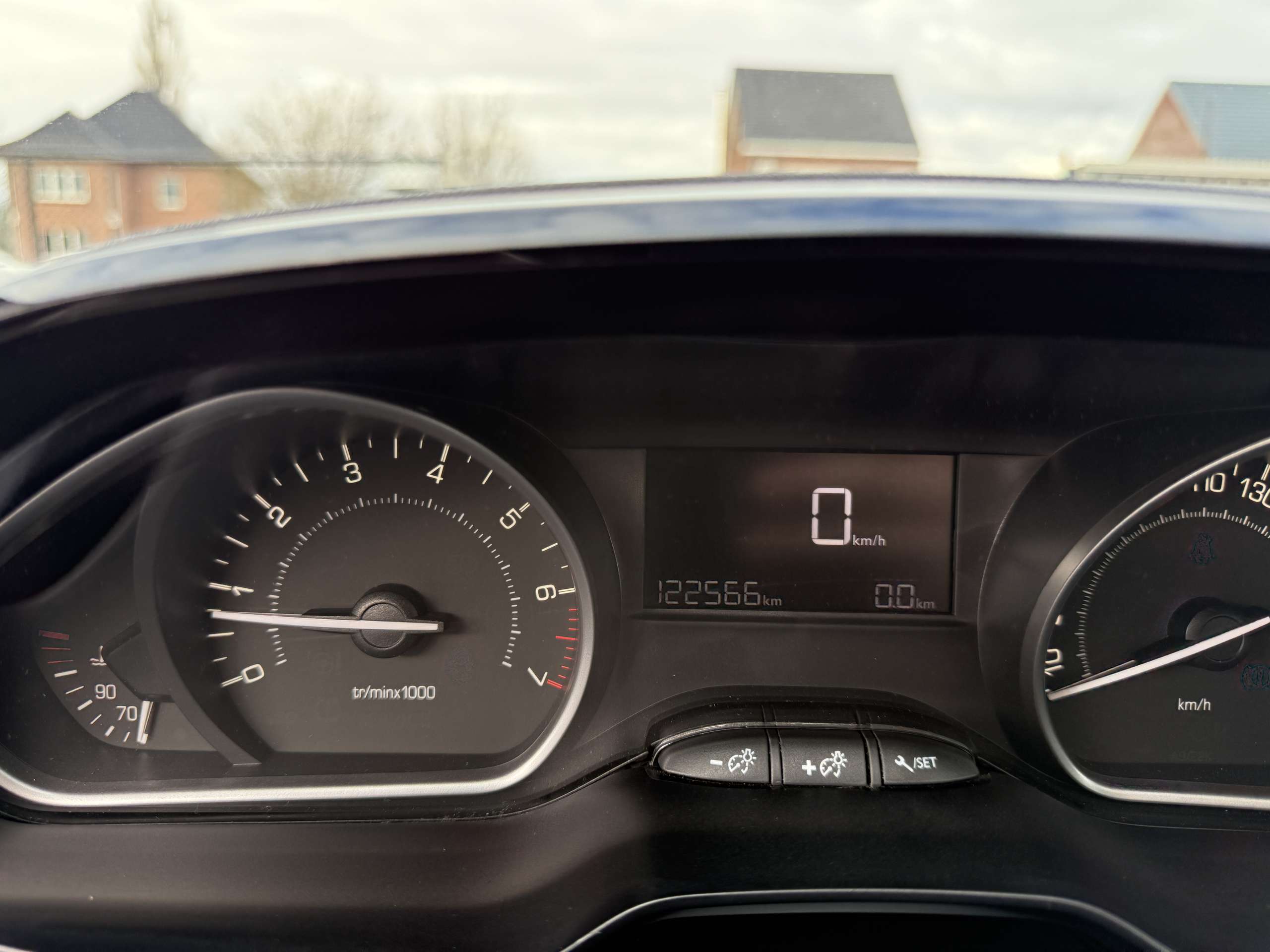 62d34a68-5a1f-4c91-8a70-52e12e285cee16-peugeot-2008-1-2i-82pk-facelift-navigatie-pdc-bluetooth-airco.jpg