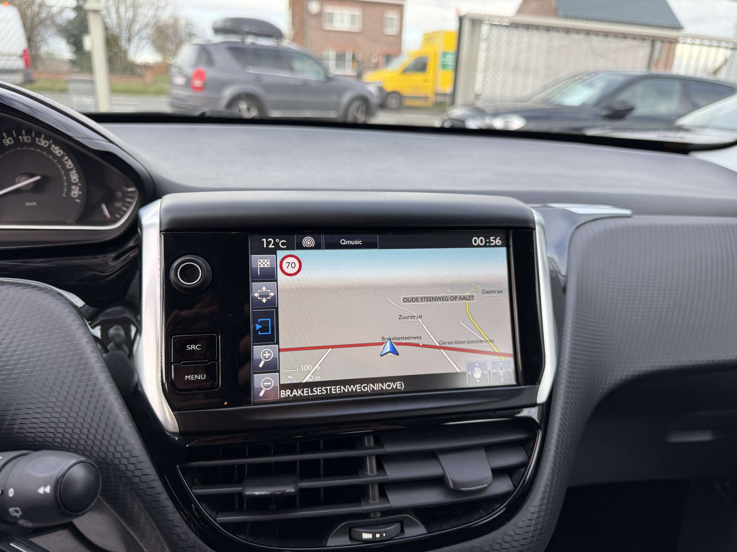 62d34a68-5a1f-4c91-8a70-52e12e285cee17-peugeot-2008-1-2i-82pk-facelift-navigatie-pdc-bluetooth-airco.jpg
