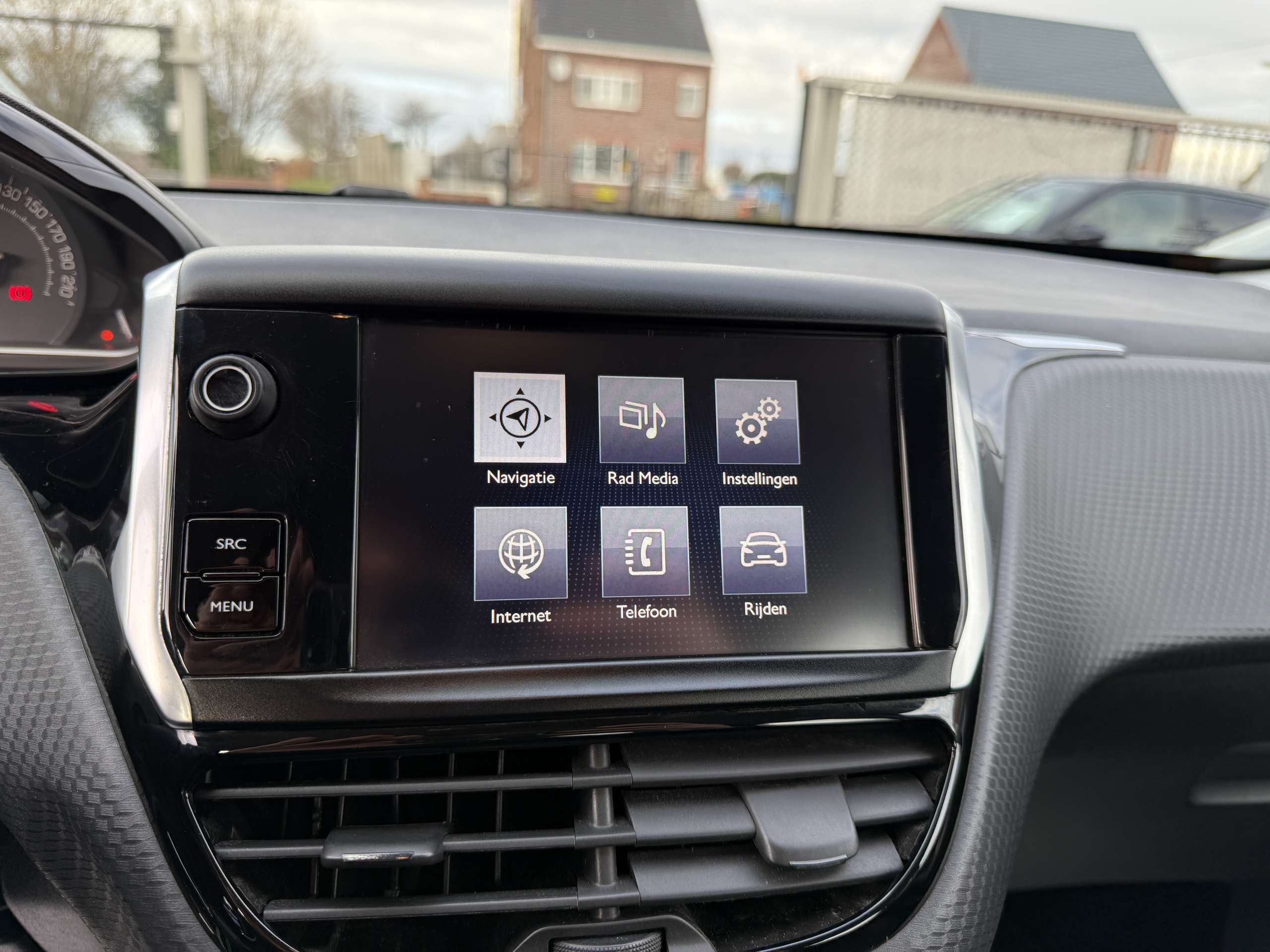 62d34a68-5a1f-4c91-8a70-52e12e285cee19-peugeot-2008-1-2i-82pk-facelift-navigatie-pdc-bluetooth-airco.jpg
