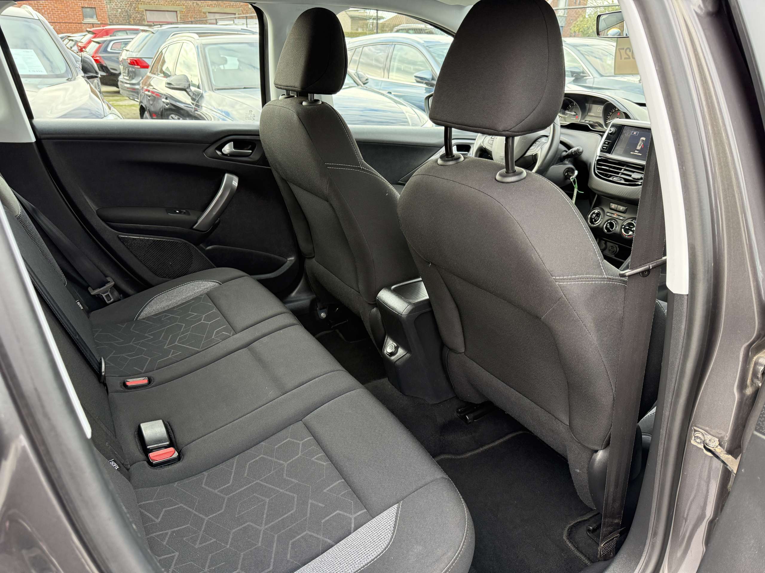 62d34a68-5a1f-4c91-8a70-52e12e285cee22-peugeot-2008-1-2i-82pk-facelift-navigatie-pdc-bluetooth-airco.jpg