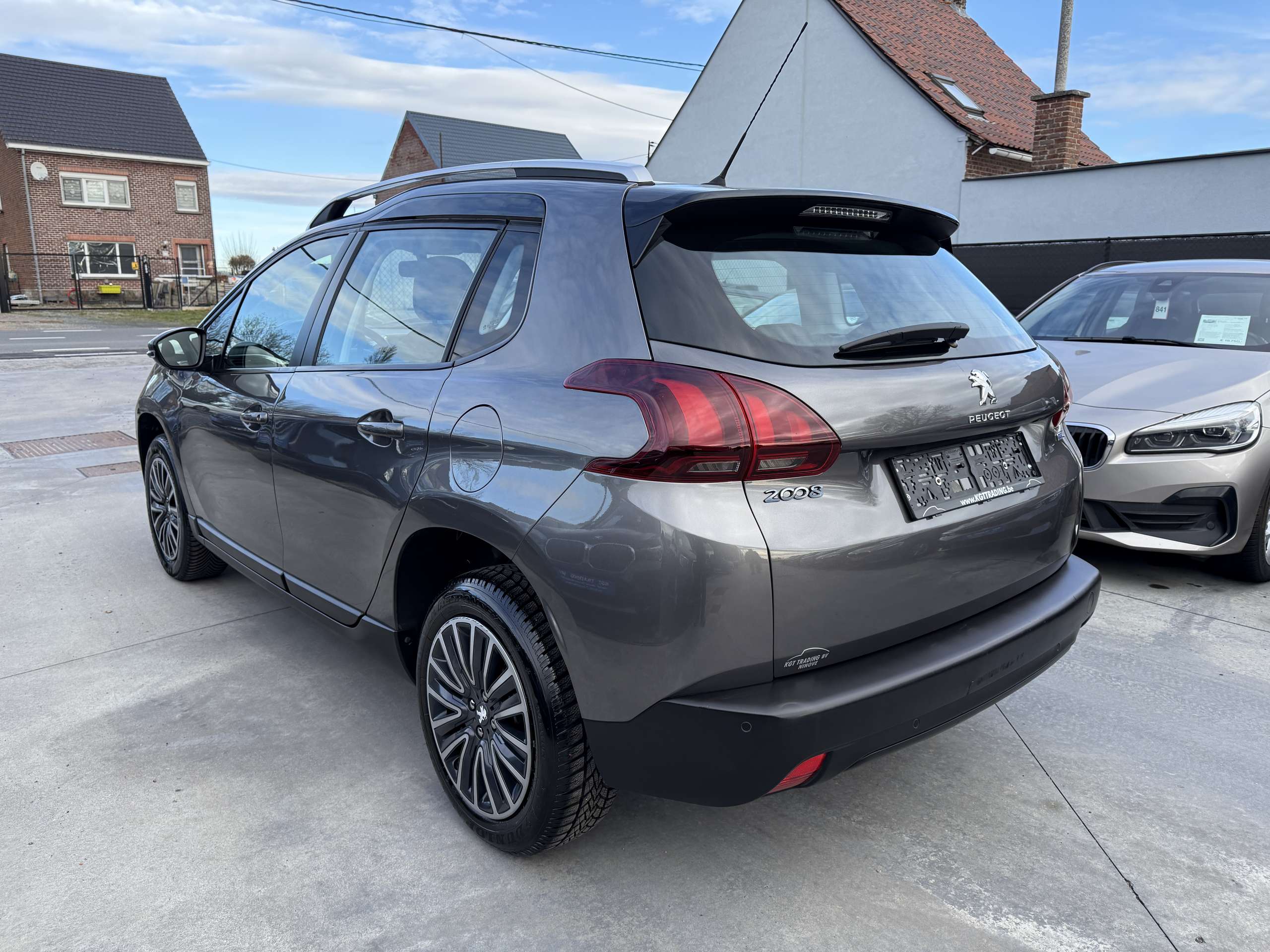 62d34a68-5a1f-4c91-8a70-52e12e285cee7-peugeot-2008-1-2i-82pk-facelift-navigatie-pdc-bluetooth-airco.jpg