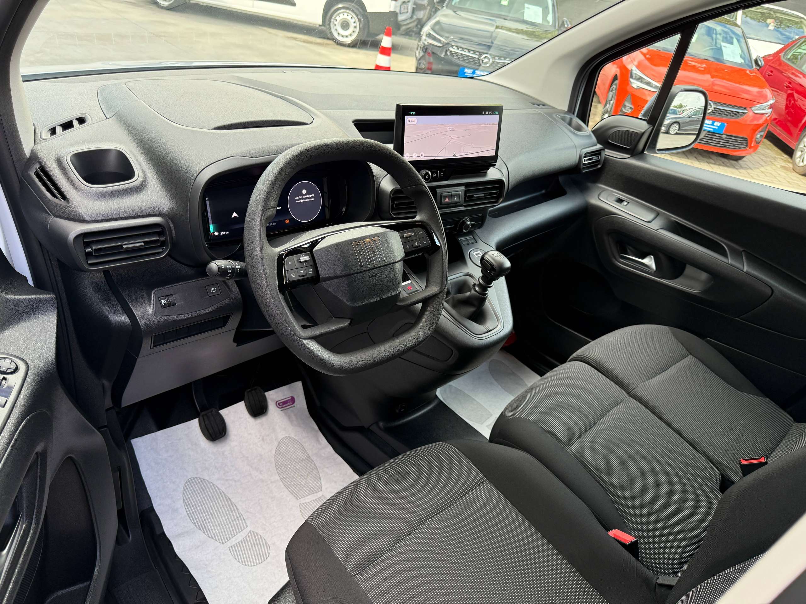 6594f262-9d8d-44e9-9157-f352d9fe33fa11-fiat-doblo-1-5-bluehdi-l2-3-zit-navigatie-camera-dode-hoek-dab-pdc-va.jpg