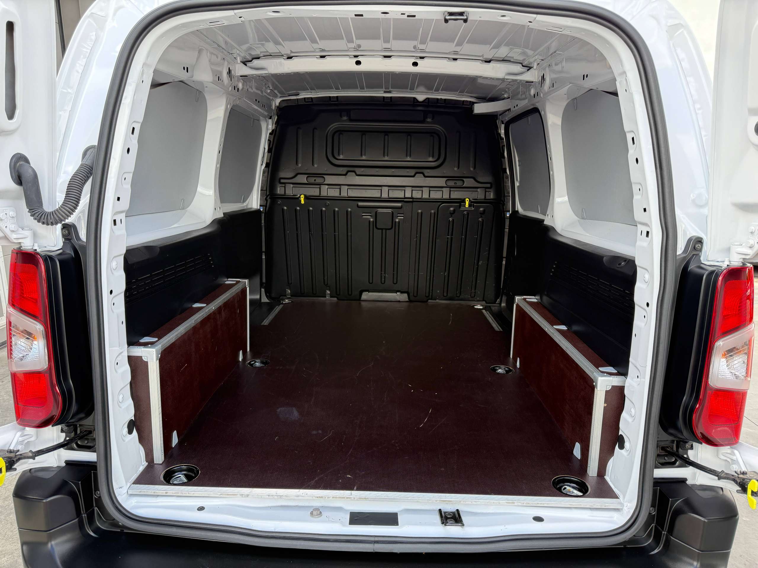6594f262-9d8d-44e9-9157-f352d9fe33fa12-fiat-doblo-1-5-bluehdi-l2-3-zit-navigatie-camera-dode-hoek-dab-pdc-va.jpg