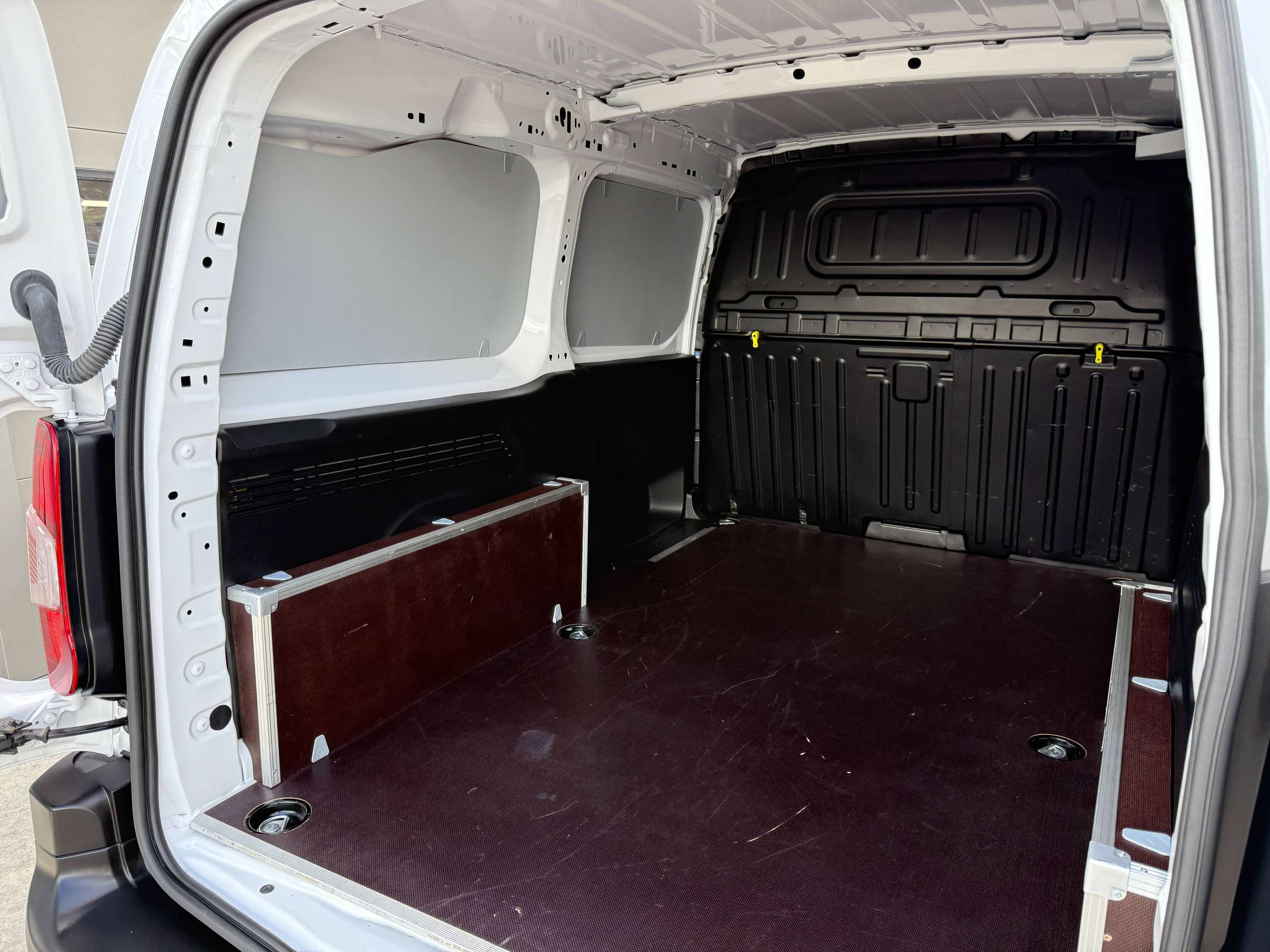 6594f262-9d8d-44e9-9157-f352d9fe33fa13-fiat-doblo-1-5-bluehdi-l2-3-zit-navigatie-camera-dode-hoek-dab-pdc-va.jpg