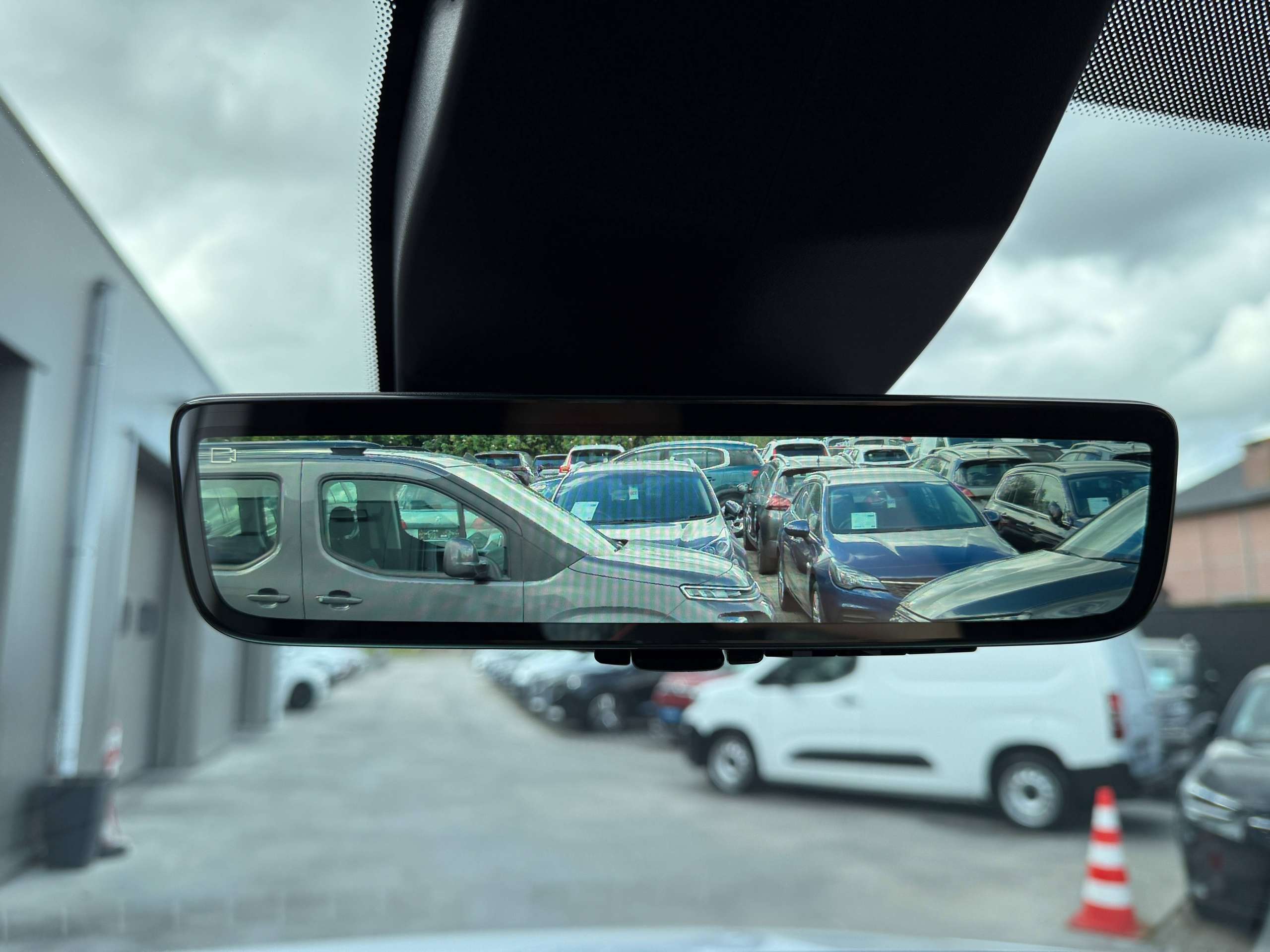 6594f262-9d8d-44e9-9157-f352d9fe33fa19-fiat-doblo-1-5-bluehdi-l2-3-zit-navigatie-camera-dode-hoek-dab-pdc-va.jpg