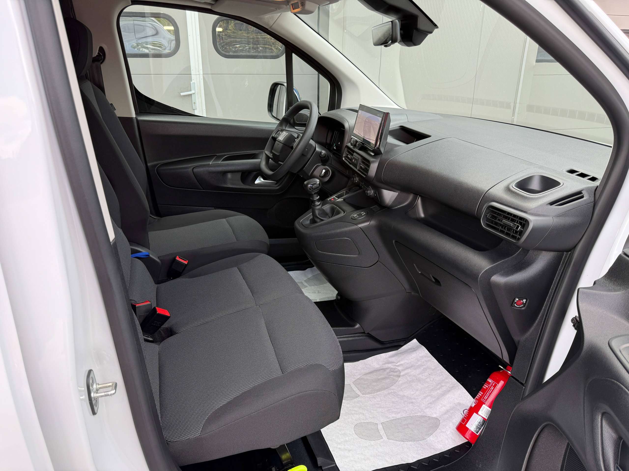 6594f262-9d8d-44e9-9157-f352d9fe33fa30-fiat-doblo-1-5-bluehdi-l2-3-zit-navigatie-camera-dode-hoek-dab-pdc-va.jpg