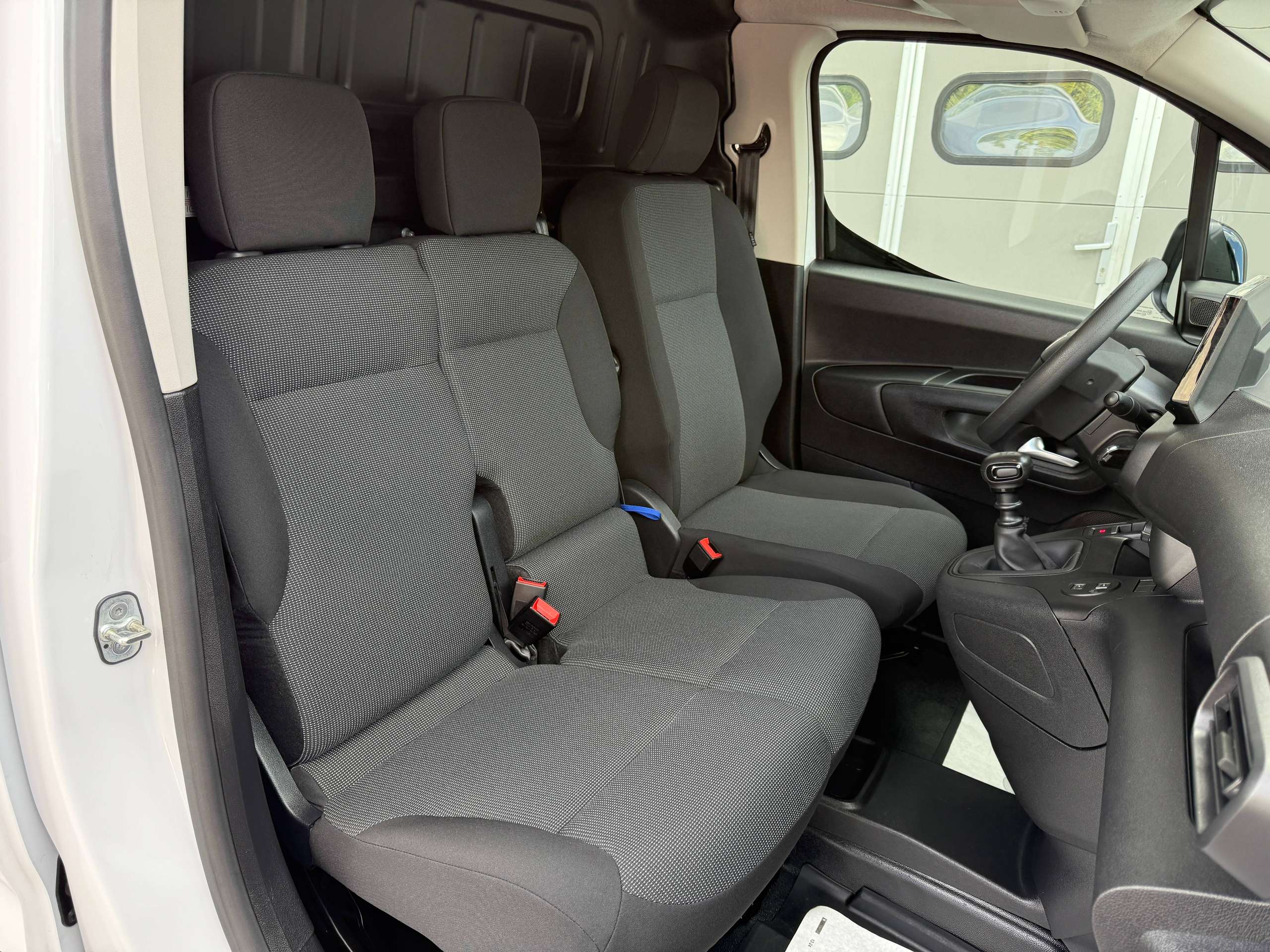 6594f262-9d8d-44e9-9157-f352d9fe33fa32-fiat-doblo-1-5-bluehdi-l2-3-zit-navigatie-camera-dode-hoek-dab-pdc-va.jpg