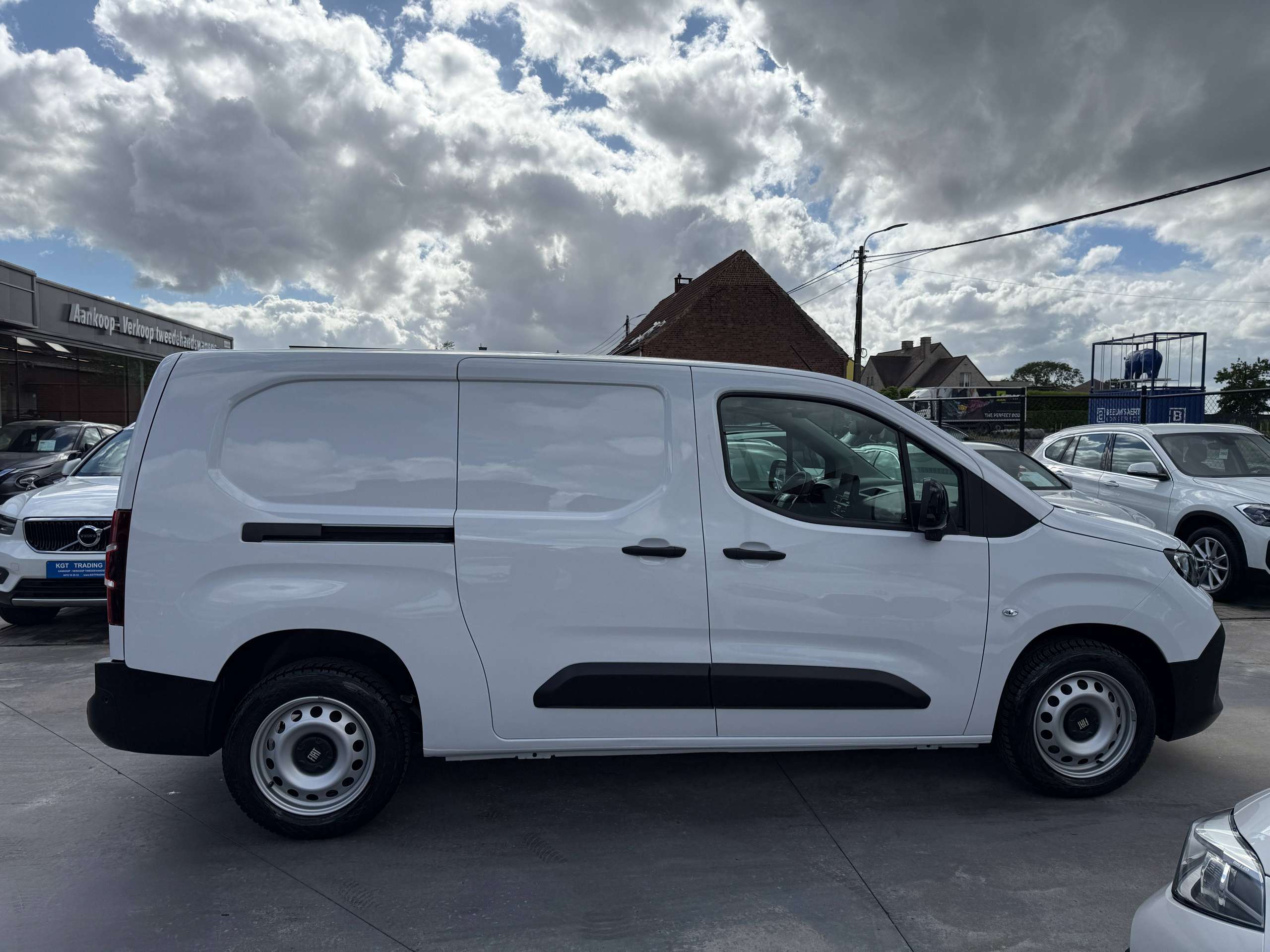 6594f262-9d8d-44e9-9157-f352d9fe33fa4-fiat-doblo-1-5-bluehdi-l2-3-zit-navigatie-camera-dode-hoek-dab-pdc-va.jpg