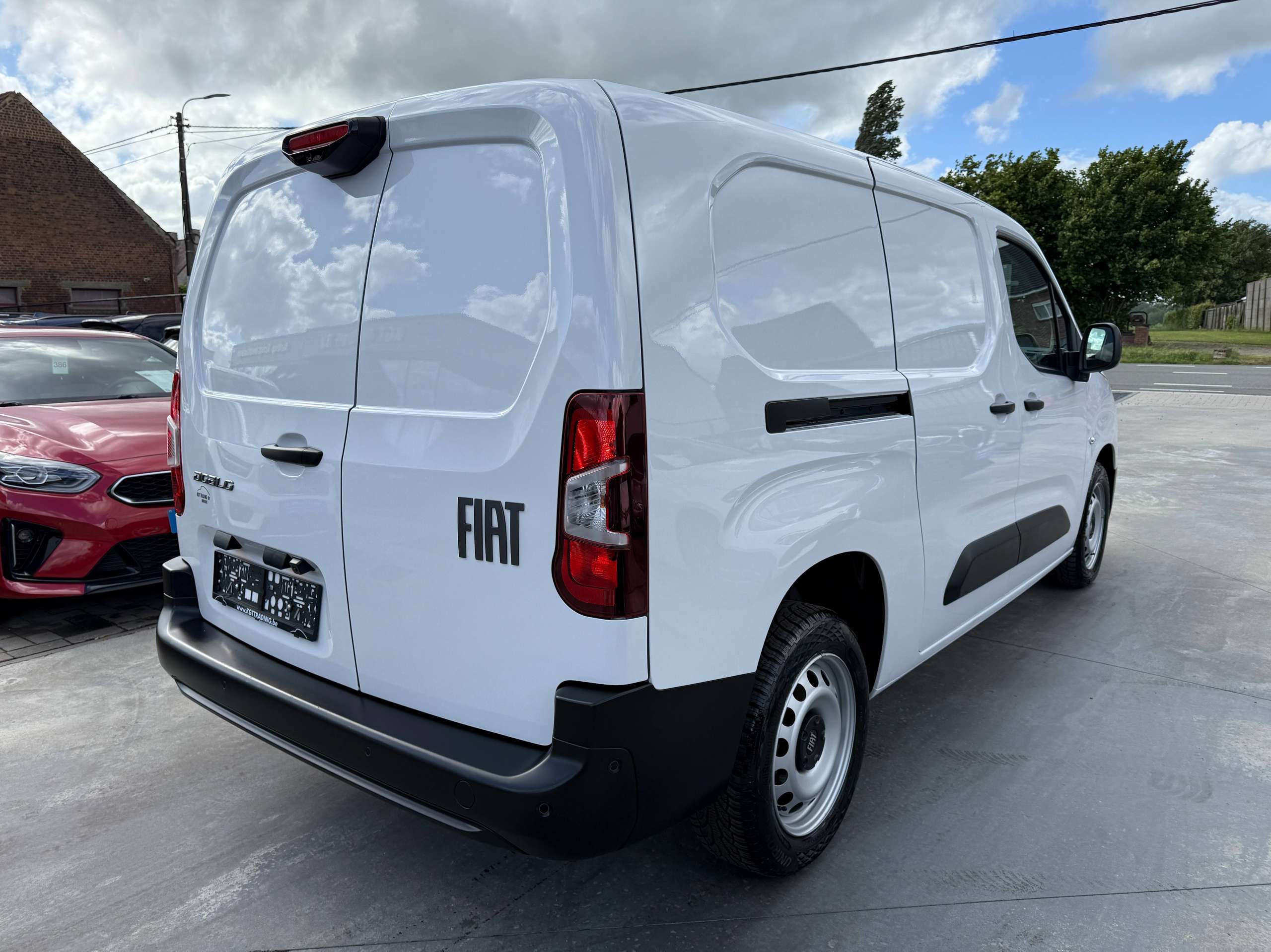 6594f262-9d8d-44e9-9157-f352d9fe33fa5-fiat-doblo-1-5-bluehdi-l2-3-zit-navigatie-camera-dode-hoek-dab-pdc-va.jpg