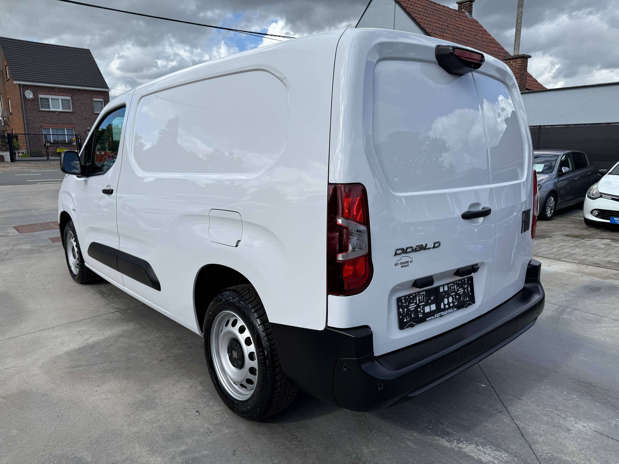 6594f262-9d8d-44e9-9157-f352d9fe33fa7-fiat-doblo-1-5-bluehdi-l2-3-zit-navigatie-camera-dode-hoek-dab-pdc-va.jpg