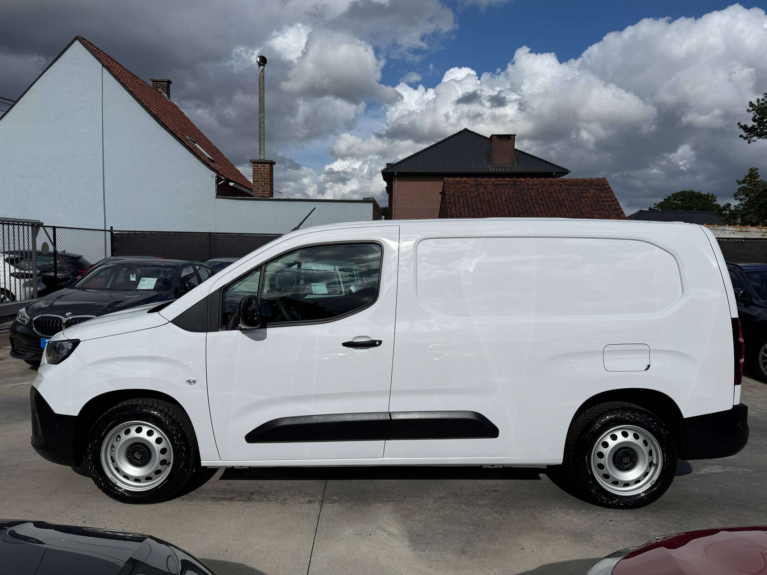 6594f262-9d8d-44e9-9157-f352d9fe33fa8-fiat-doblo-1-5-bluehdi-l2-3-zit-navigatie-camera-dode-hoek-dab-pdc-va.jpg