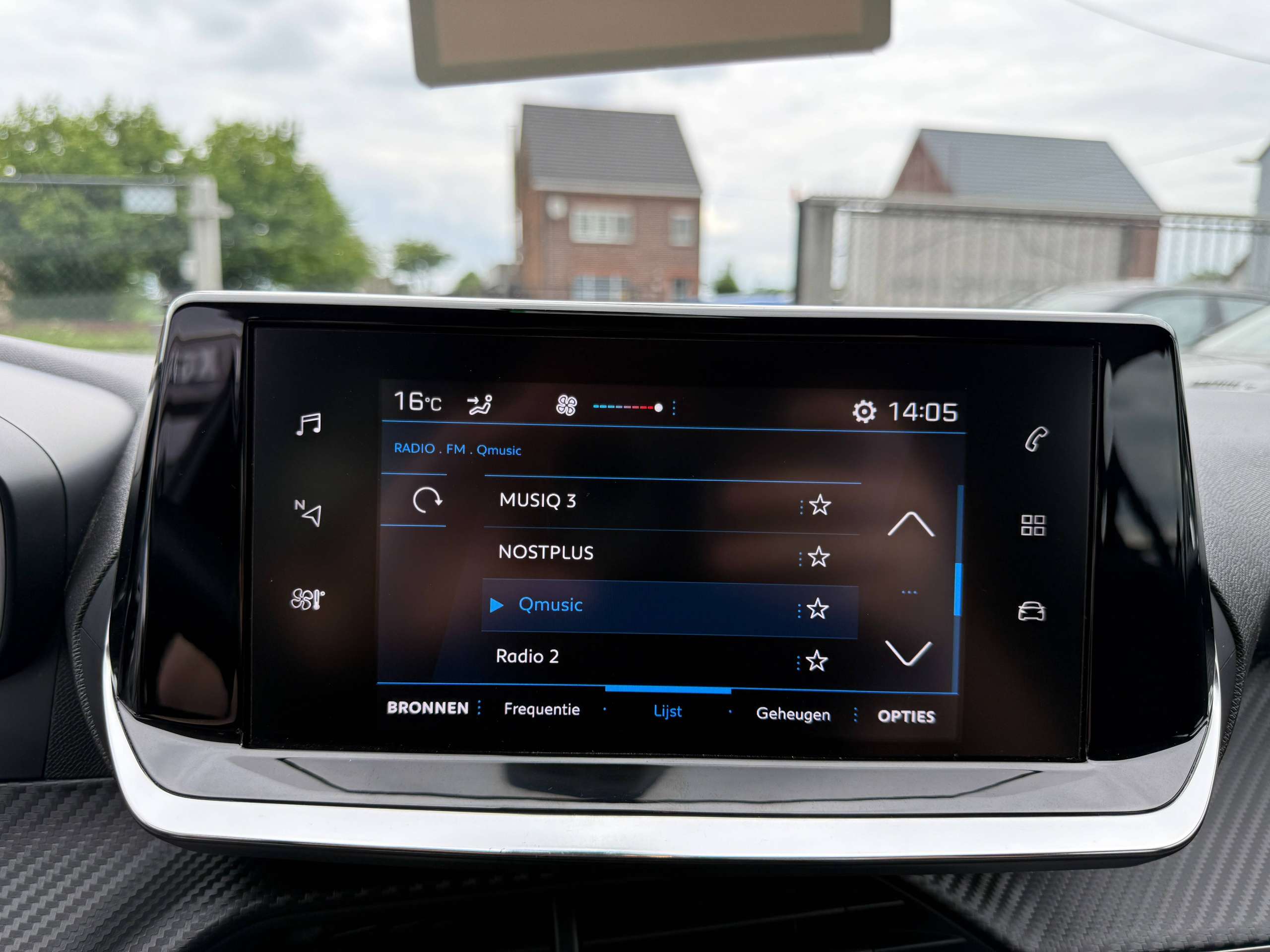 6f8fee16-cc83-4816-ab7e-0d1b016e24c218-peugeot-208-1-2i-5-deurs-full-led-carplay-lane-assist-bluetooth-dab.jpg