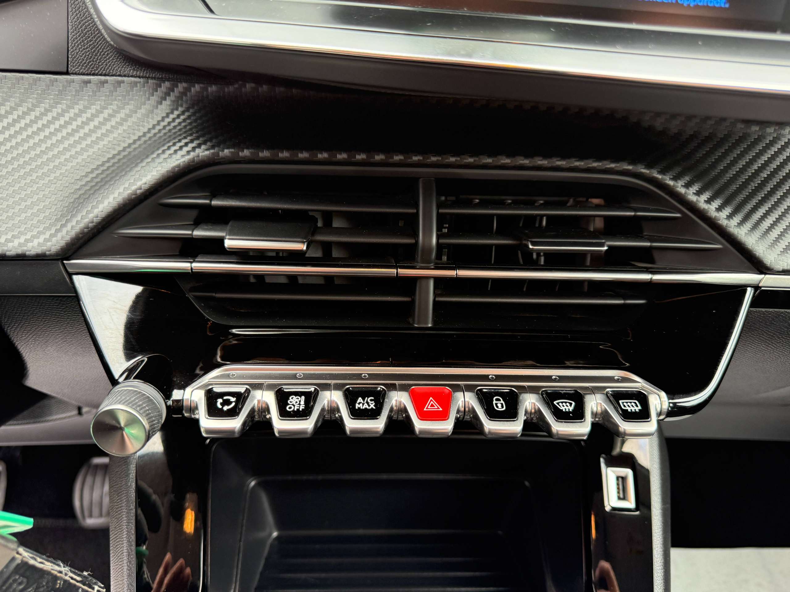 6f8fee16-cc83-4816-ab7e-0d1b016e24c220-peugeot-208-1-2i-5-deurs-full-led-carplay-lane-assist-bluetooth-dab.jpg