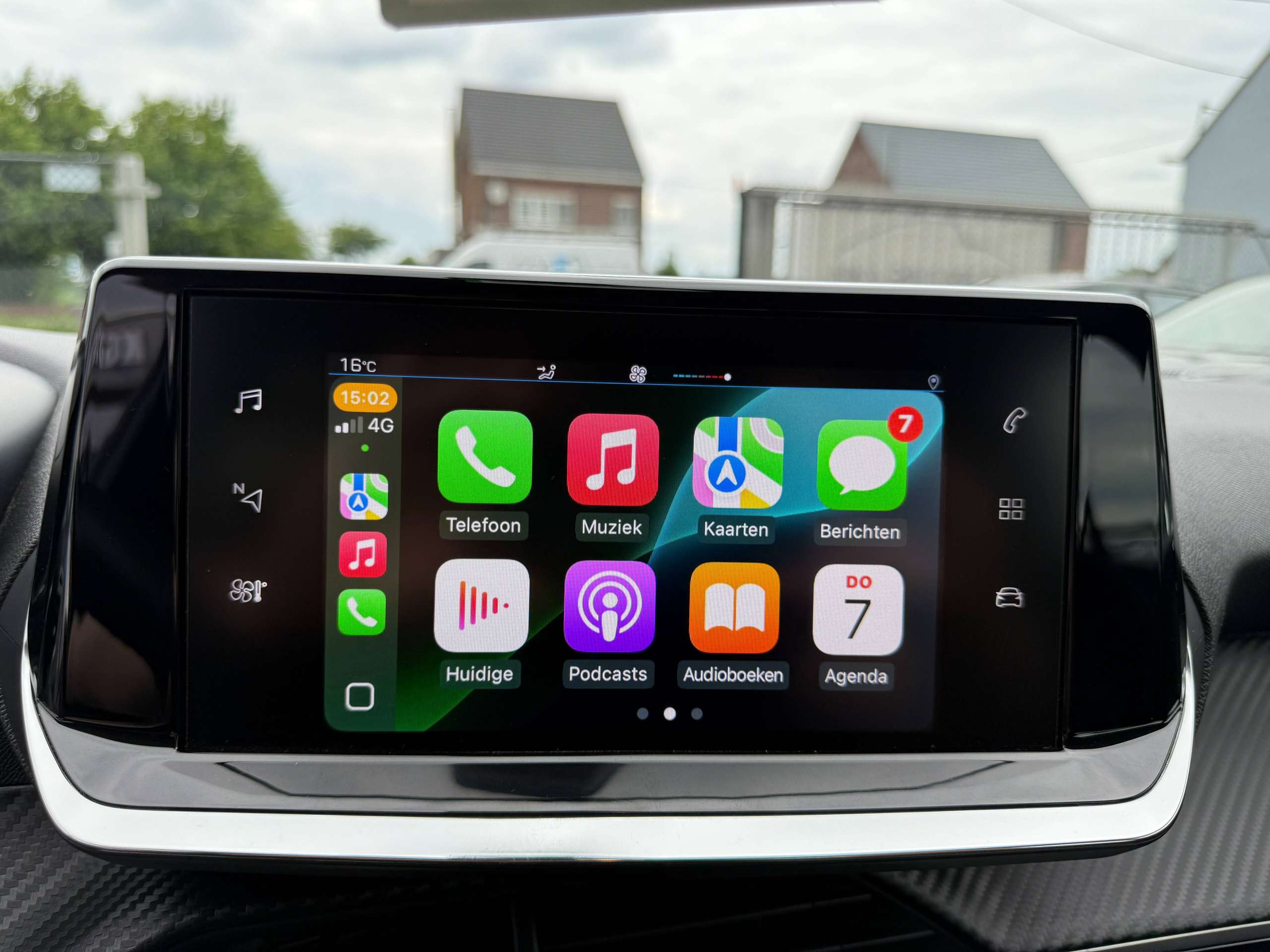 6f8fee16-cc83-4816-ab7e-0d1b016e24c221-peugeot-208-1-2i-5-deurs-full-led-carplay-lane-assist-bluetooth-dab.jpg