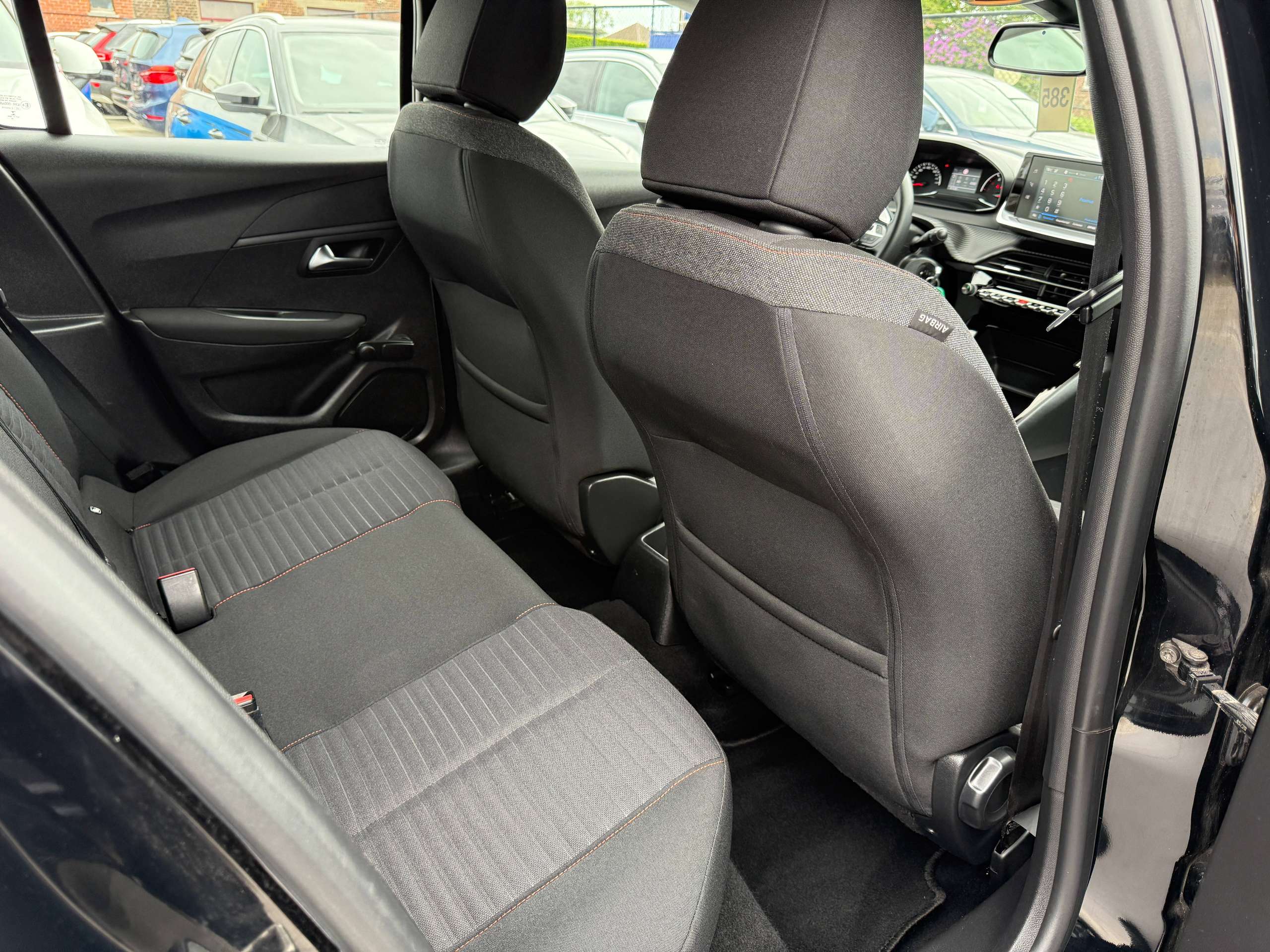 6f8fee16-cc83-4816-ab7e-0d1b016e24c226-peugeot-208-1-2i-5-deurs-full-led-carplay-lane-assist-bluetooth-dab.jpg