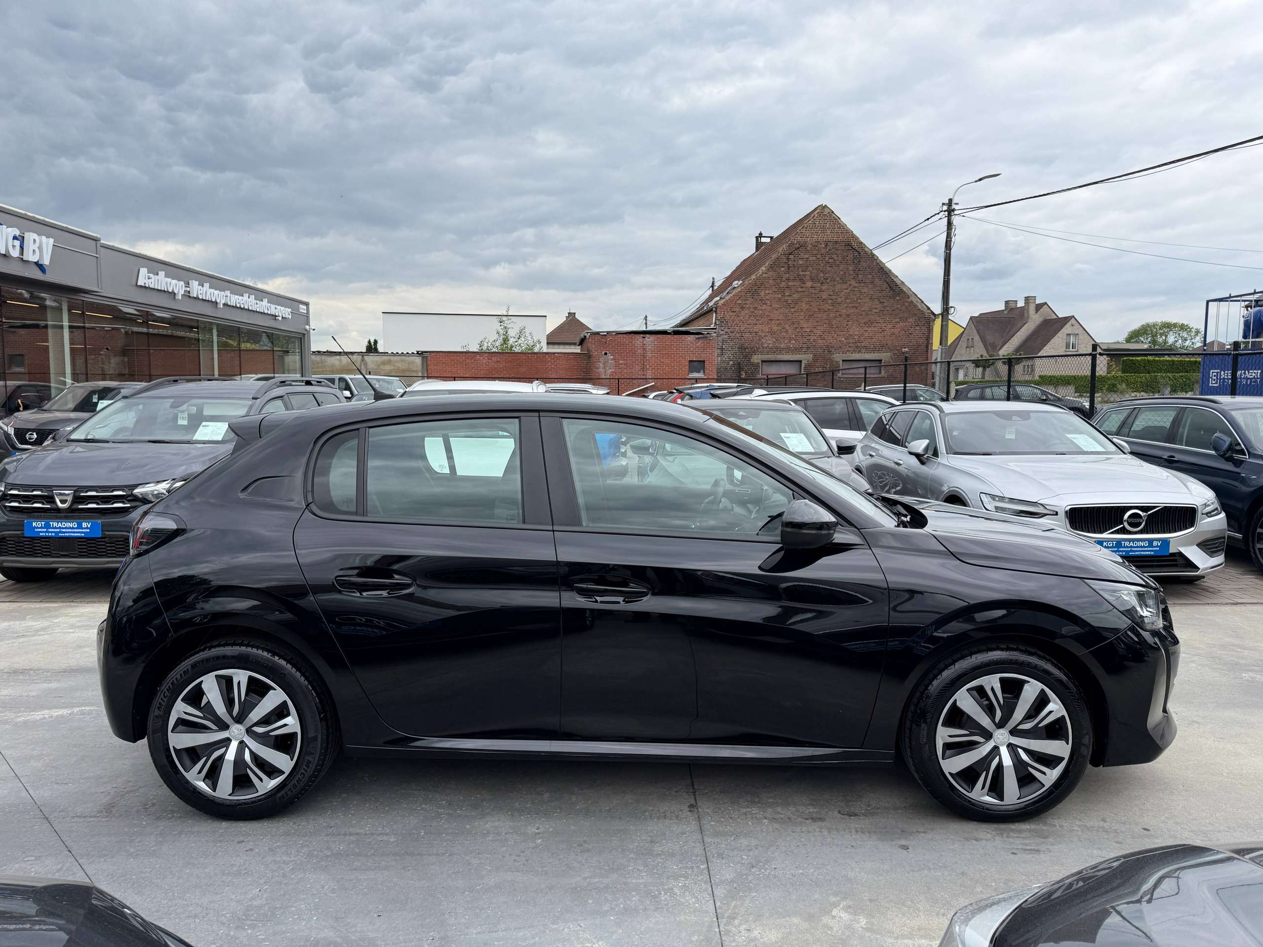 6f8fee16-cc83-4816-ab7e-0d1b016e24c24-peugeot-208-1-2i-5-deurs-full-led-carplay-lane-assist-bluetooth-dab.jpg