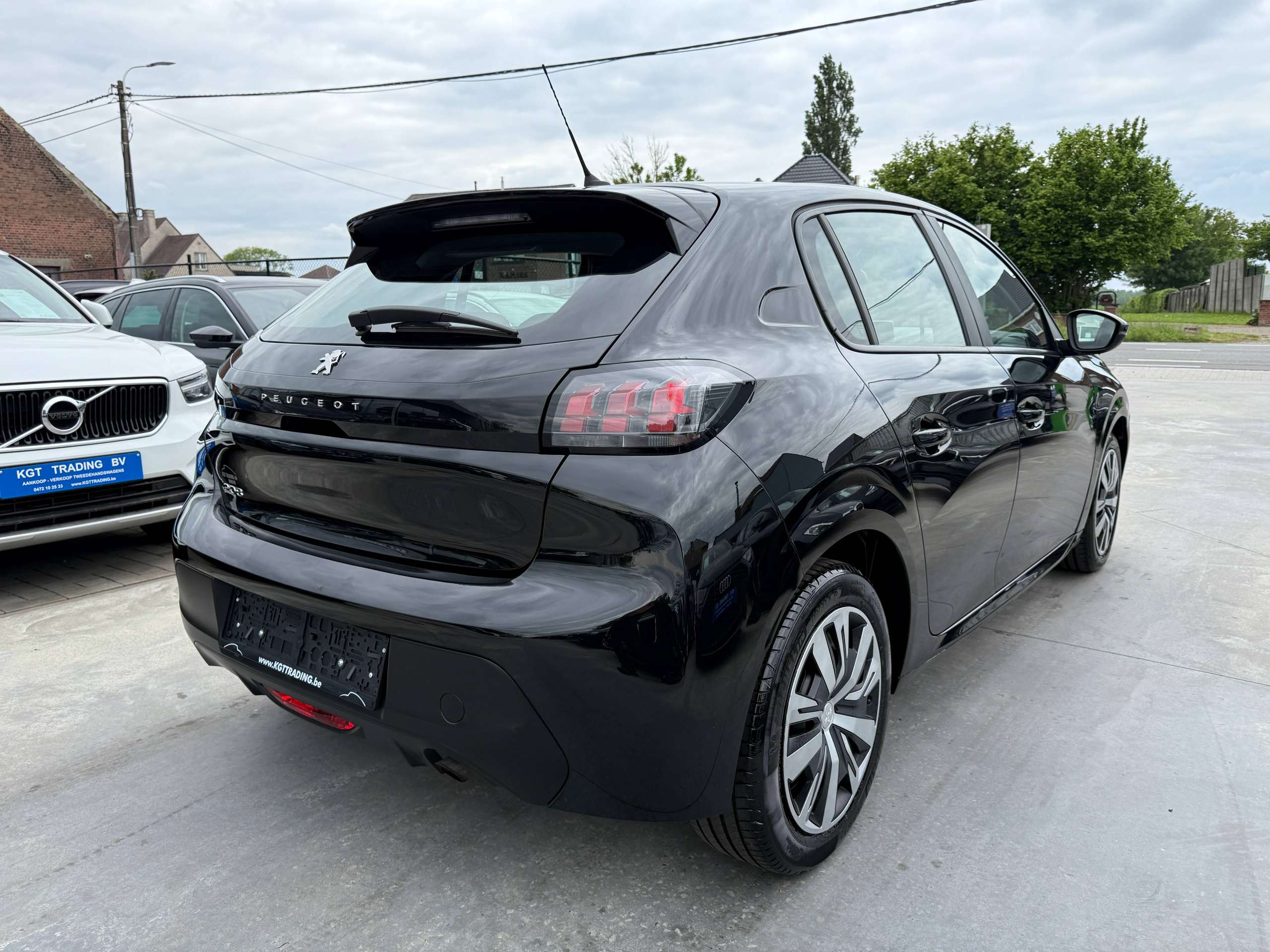 6f8fee16-cc83-4816-ab7e-0d1b016e24c25-peugeot-208-1-2i-5-deurs-full-led-carplay-lane-assist-bluetooth-dab.jpg