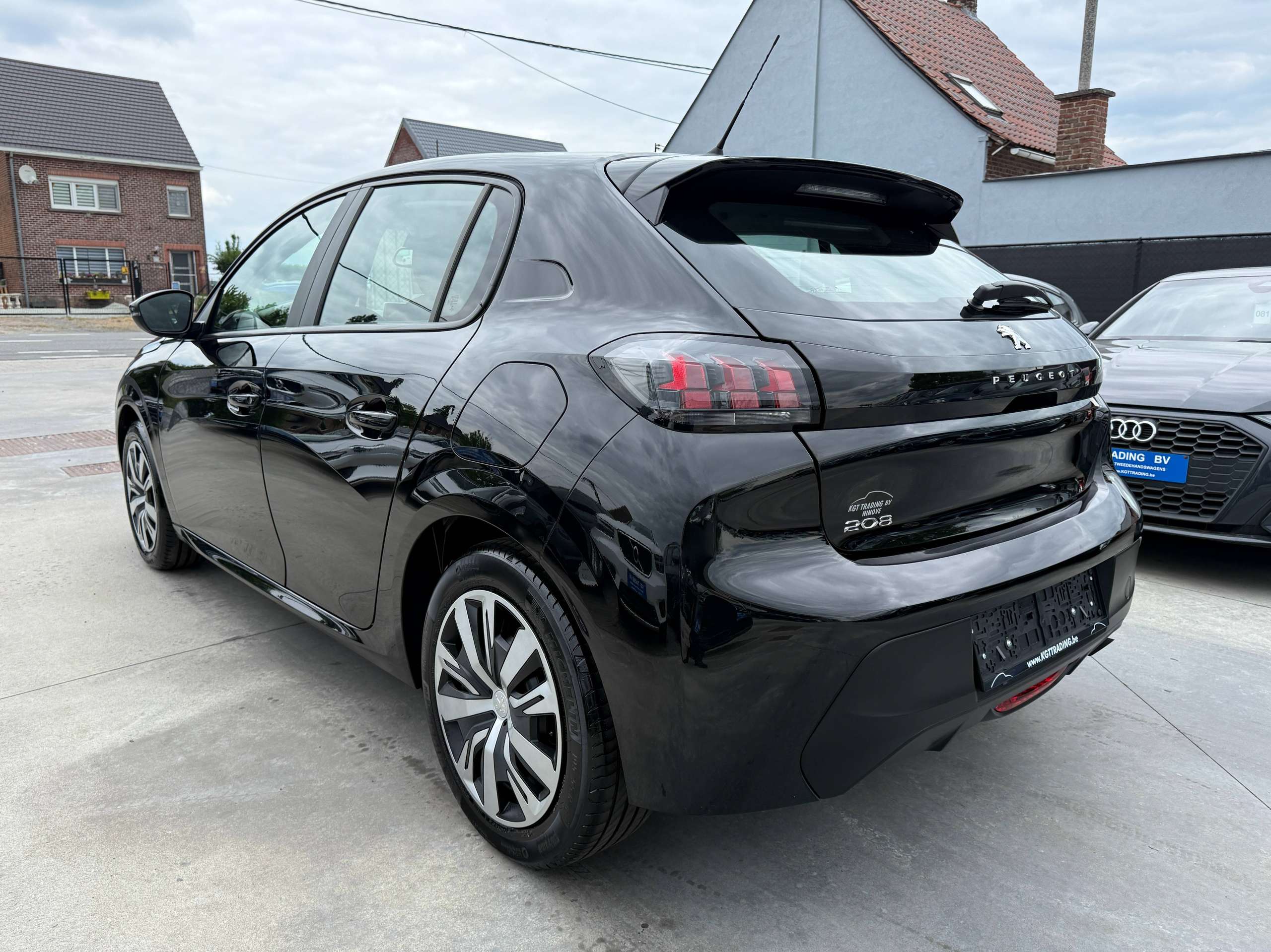 6f8fee16-cc83-4816-ab7e-0d1b016e24c27-peugeot-208-1-2i-5-deurs-full-led-carplay-lane-assist-bluetooth-dab.jpg