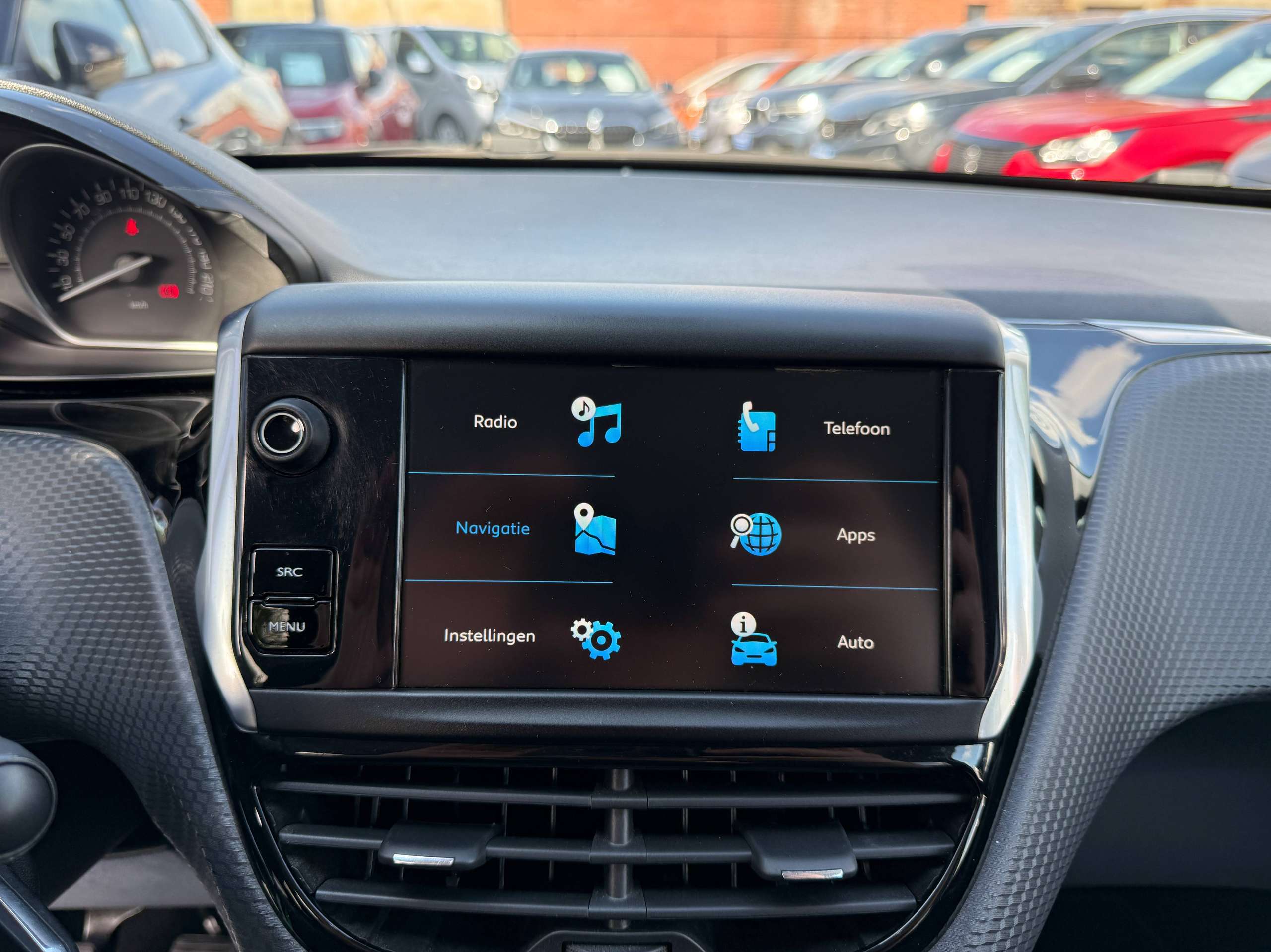 79bae59b-591a-4537-a16d-4e21868cb9df19-peugeot-2008-1-2i-navigatie-pdc-bluetooth-carplay-led-alu-carpass.jpg