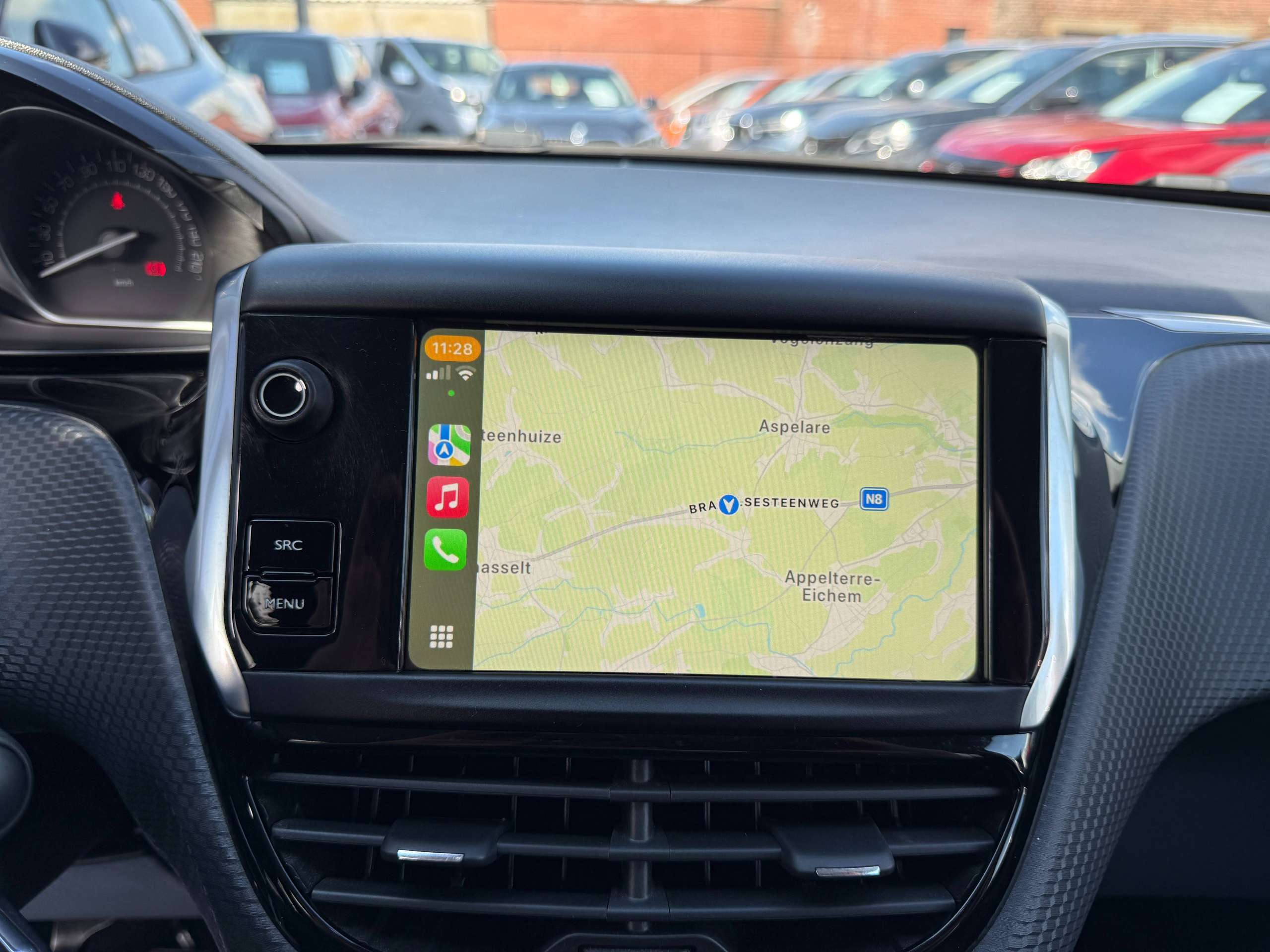 79bae59b-591a-4537-a16d-4e21868cb9df22-peugeot-2008-1-2i-navigatie-pdc-bluetooth-carplay-led-alu-carpass.jpg