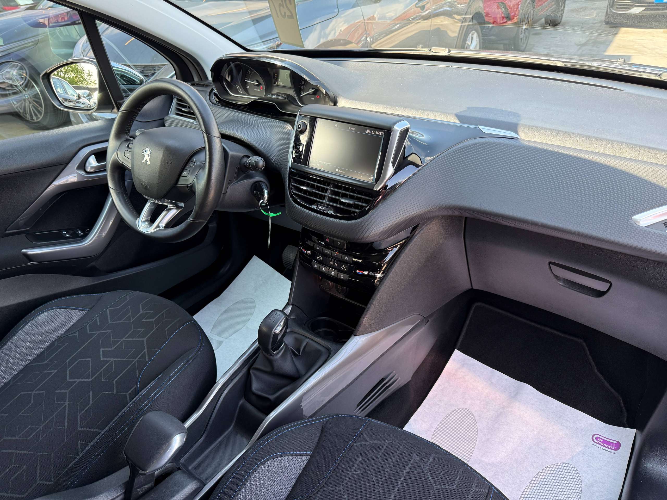 79bae59b-591a-4537-a16d-4e21868cb9df24-peugeot-2008-1-2i-navigatie-pdc-bluetooth-carplay-led-alu-carpass.jpg