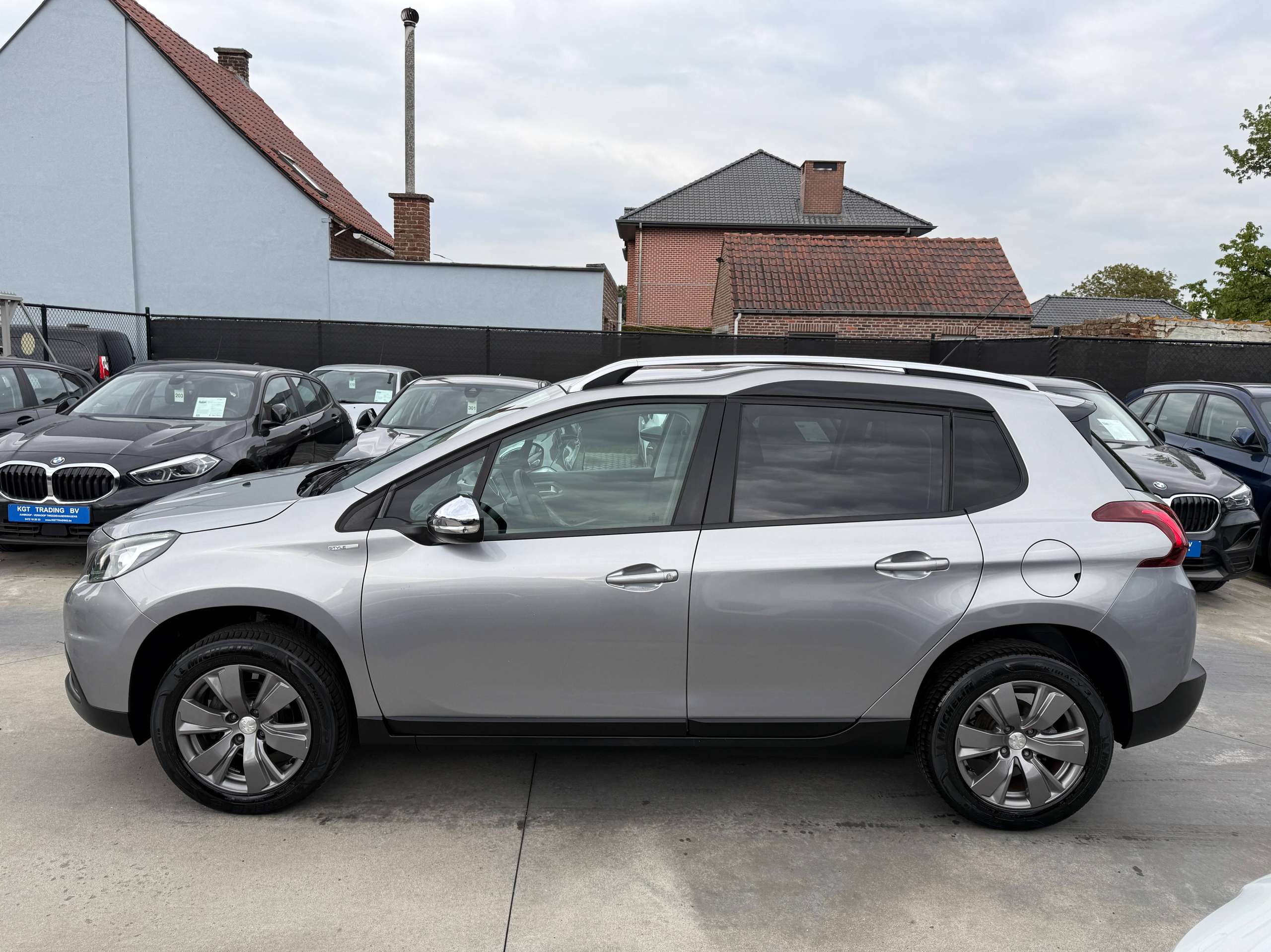 79bae59b-591a-4537-a16d-4e21868cb9df8-peugeot-2008-1-2i-navigatie-pdc-bluetooth-carplay-led-alu-carpass.jpg