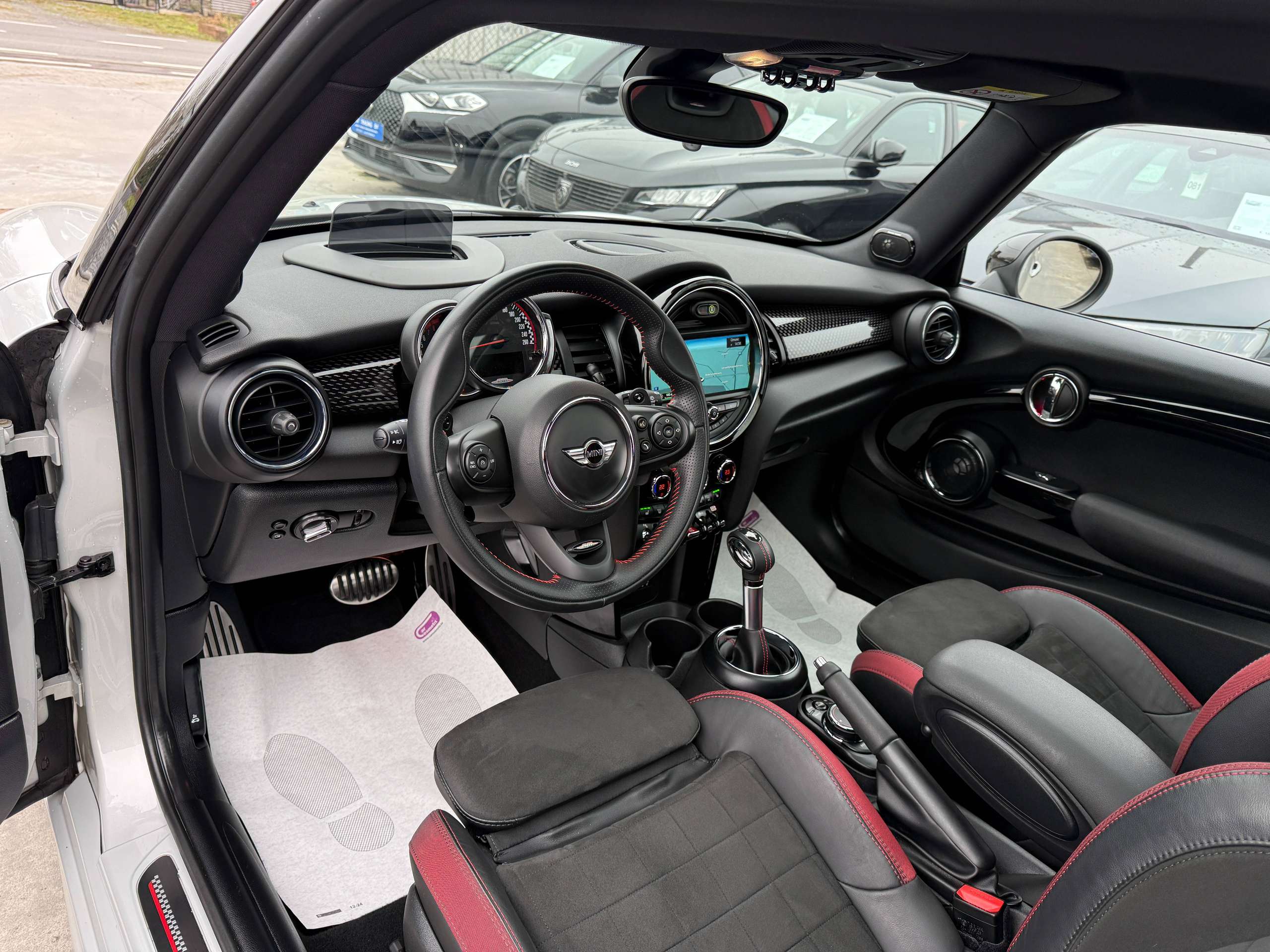 7e04a8ff-566d-4784-b666-dc91833ddf8613-mini-john-cooper-works-2-0as-opendak-full-led-harman-kardon-camera-navi.jpg