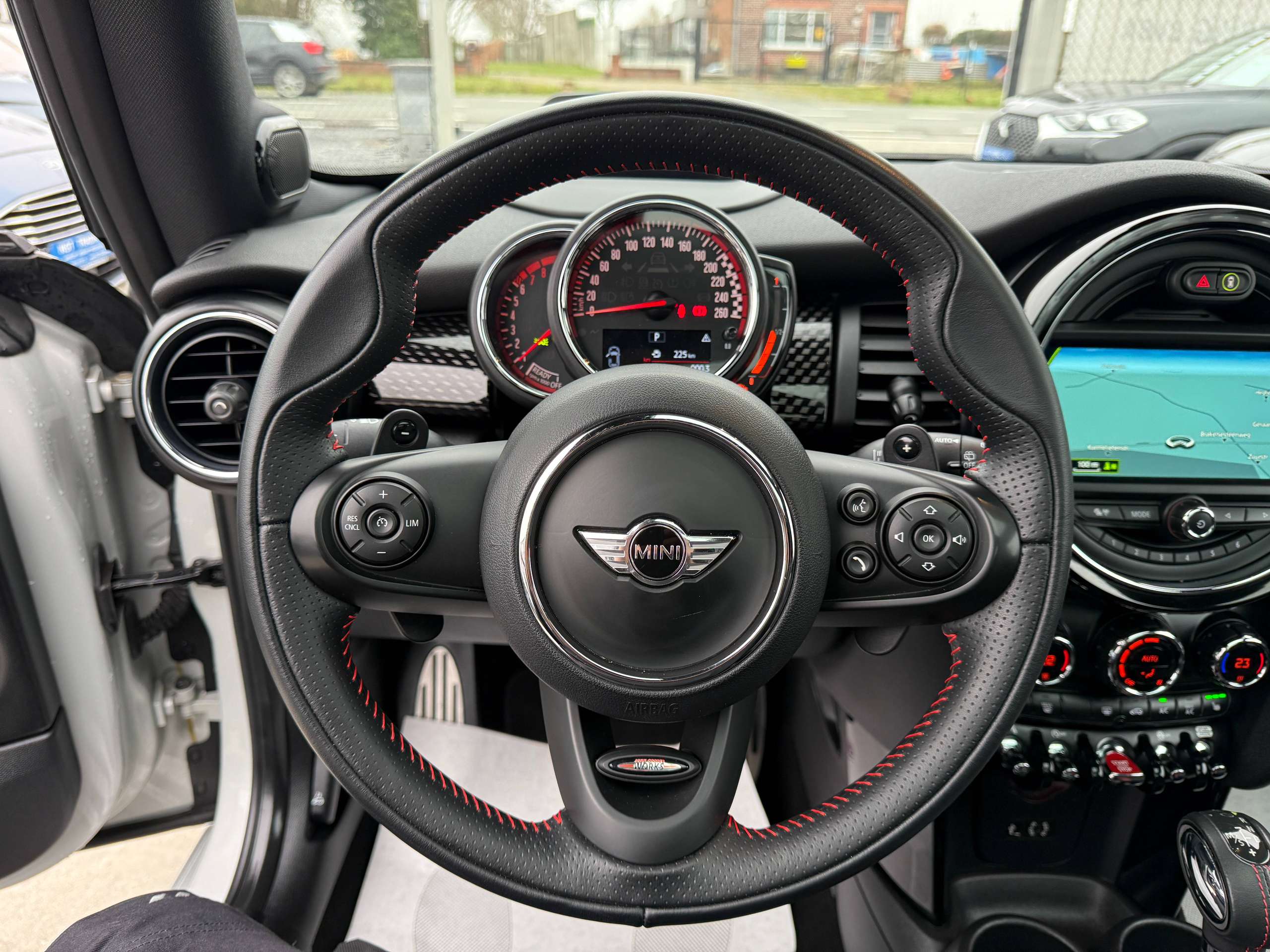 7e04a8ff-566d-4784-b666-dc91833ddf8620-mini-john-cooper-works-2-0as-opendak-full-led-harman-kardon-camera-navi.jpg