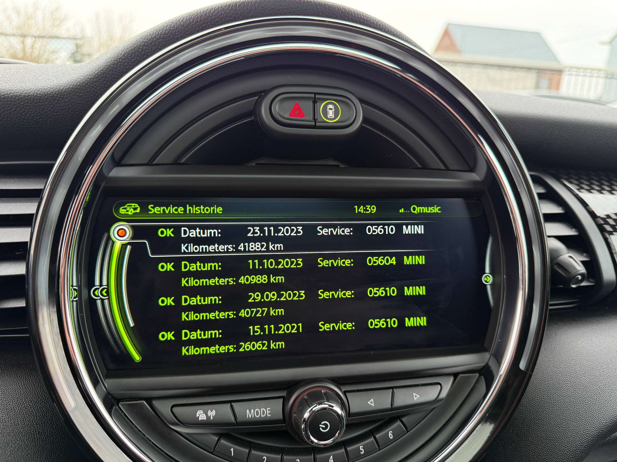 7e04a8ff-566d-4784-b666-dc91833ddf8625-mini-john-cooper-works-2-0as-opendak-full-led-harman-kardon-camera-navi.jpg