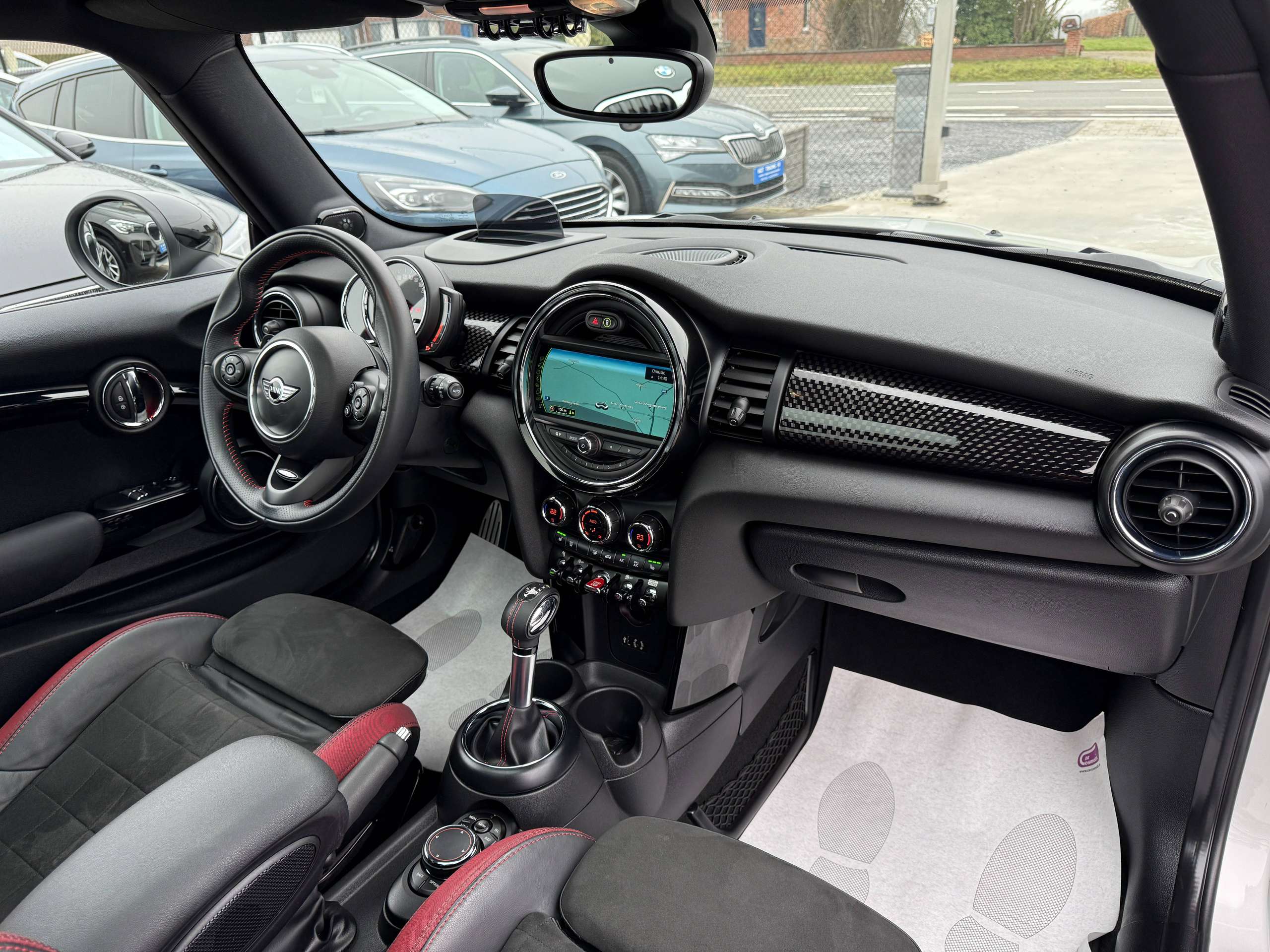 7e04a8ff-566d-4784-b666-dc91833ddf8628-mini-john-cooper-works-2-0as-opendak-full-led-harman-kardon-camera-navi.jpg