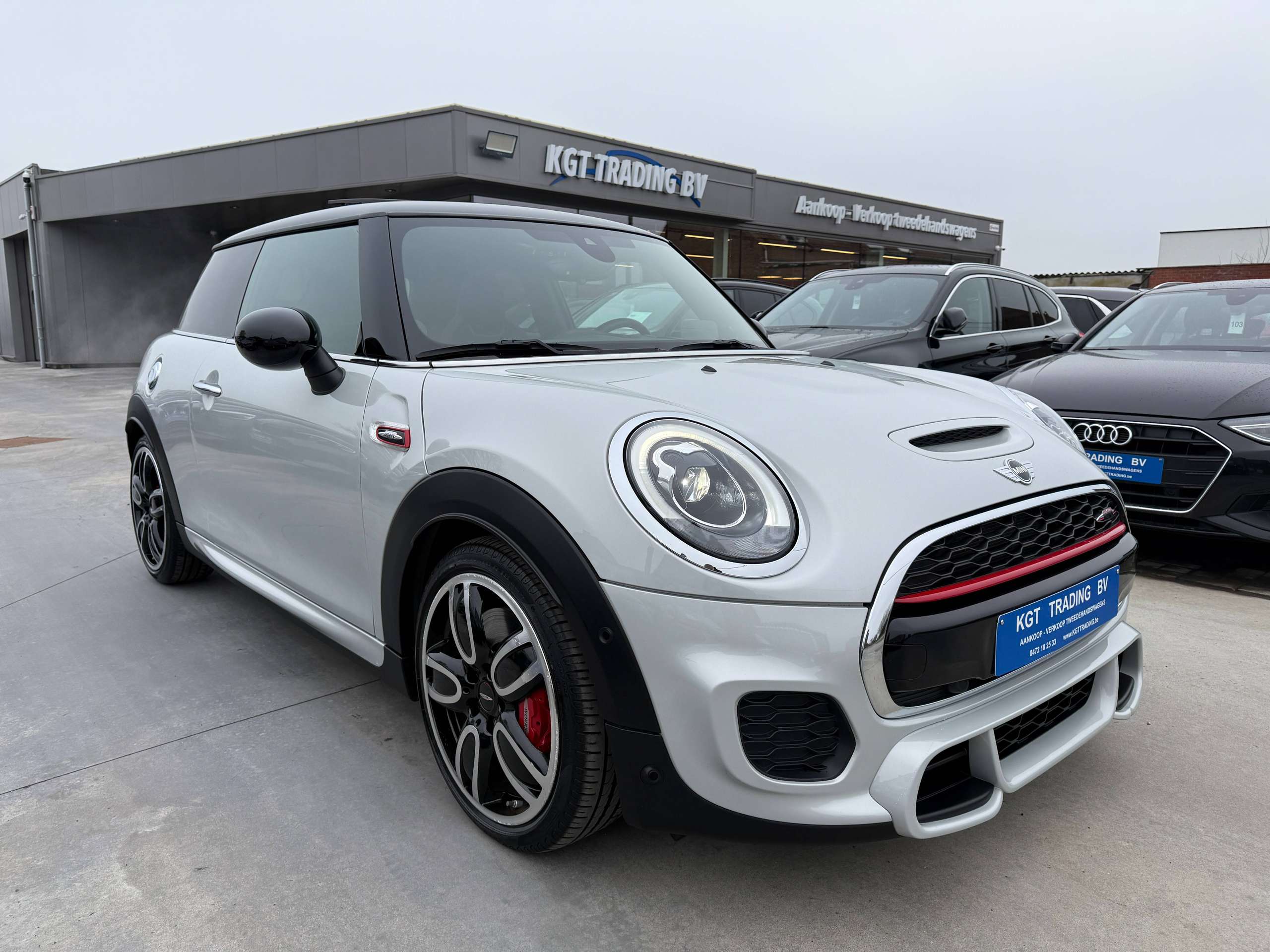 7e04a8ff-566d-4784-b666-dc91833ddf863-mini-john-cooper-works-2-0as-opendak-full-led-harman-kardon-camera-navi.jpg