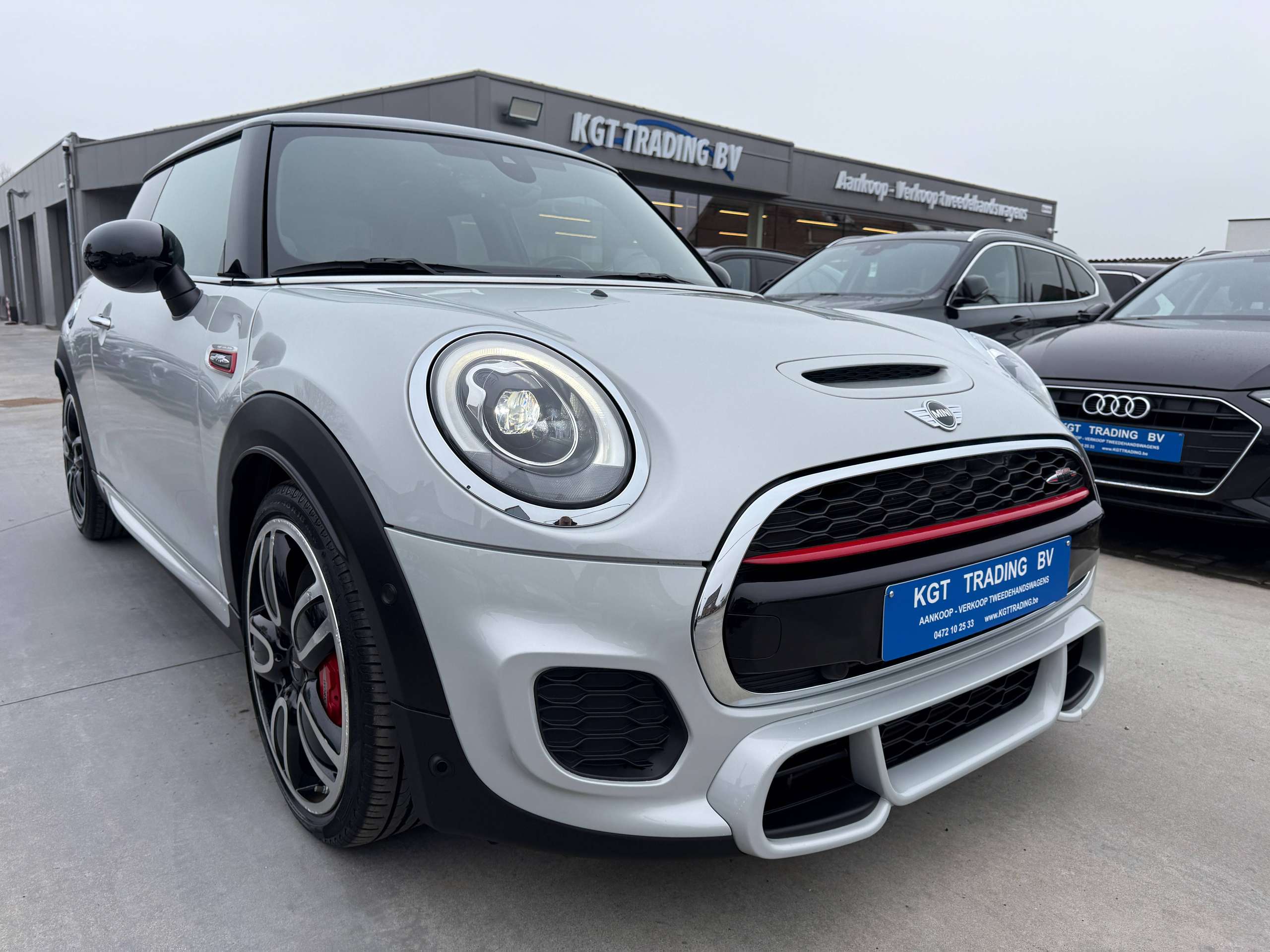 7e04a8ff-566d-4784-b666-dc91833ddf8630-mini-john-cooper-works-2-0as-opendak-full-led-harman-kardon-camera-navi.jpg