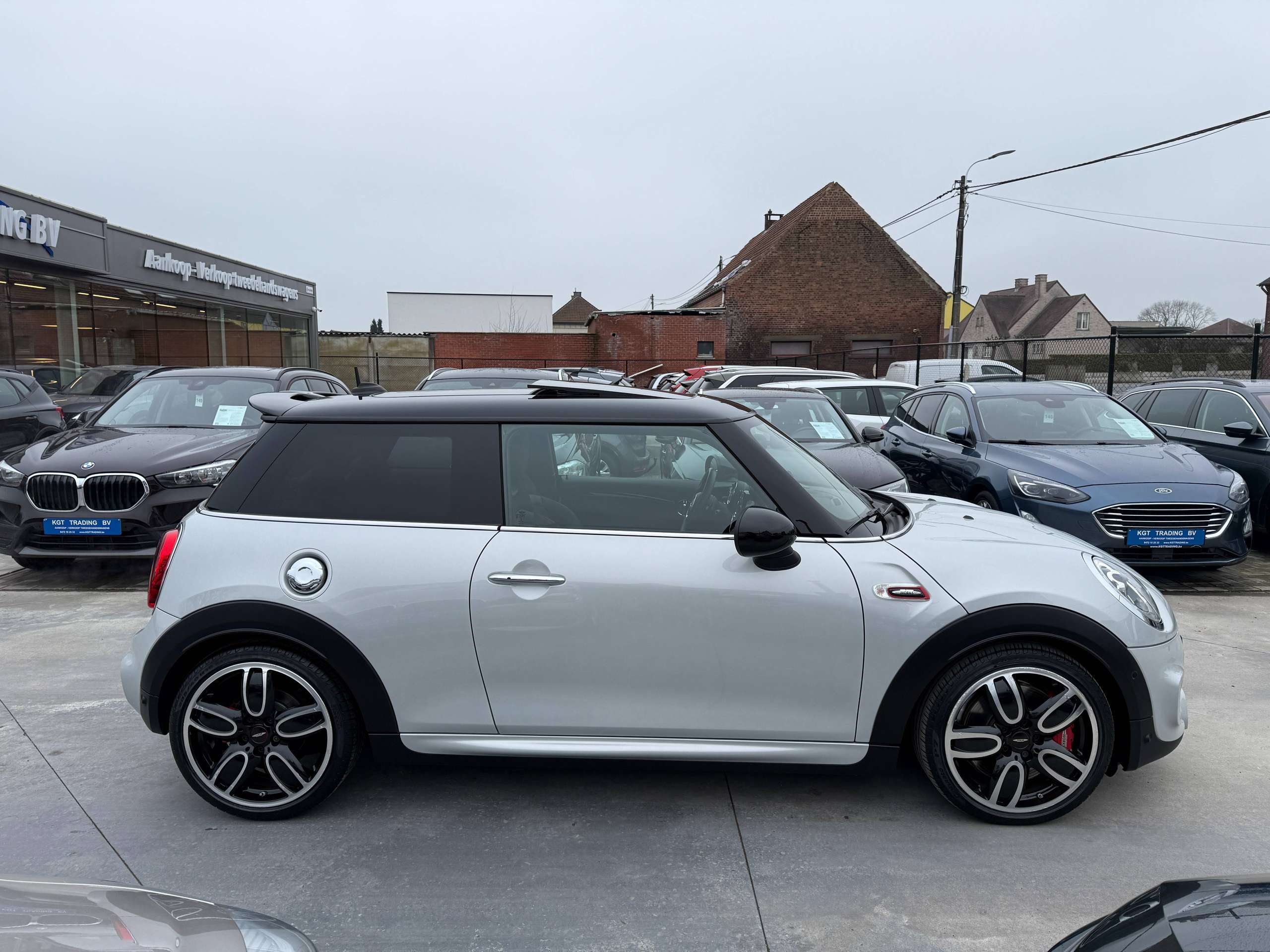 7e04a8ff-566d-4784-b666-dc91833ddf864-mini-john-cooper-works-2-0as-opendak-full-led-harman-kardon-camera-navi.jpg