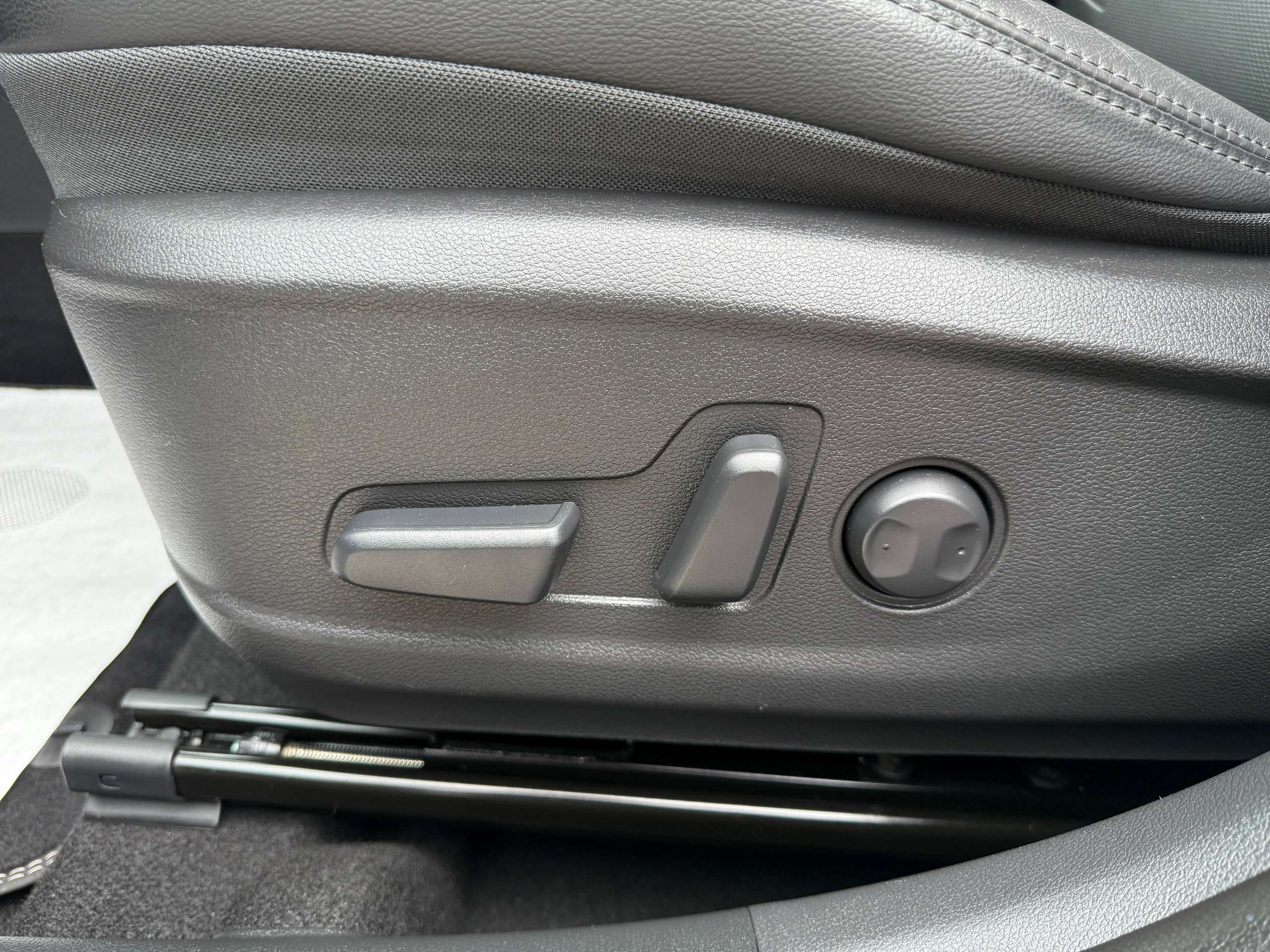 885e94ec-8feb-4f0b-9487-be8a4f81468a14-hyundai-kona-hev-1-6-gdi-hybrid-automaat-navi-leder-camera-head-up-led-krell-sound.jpg