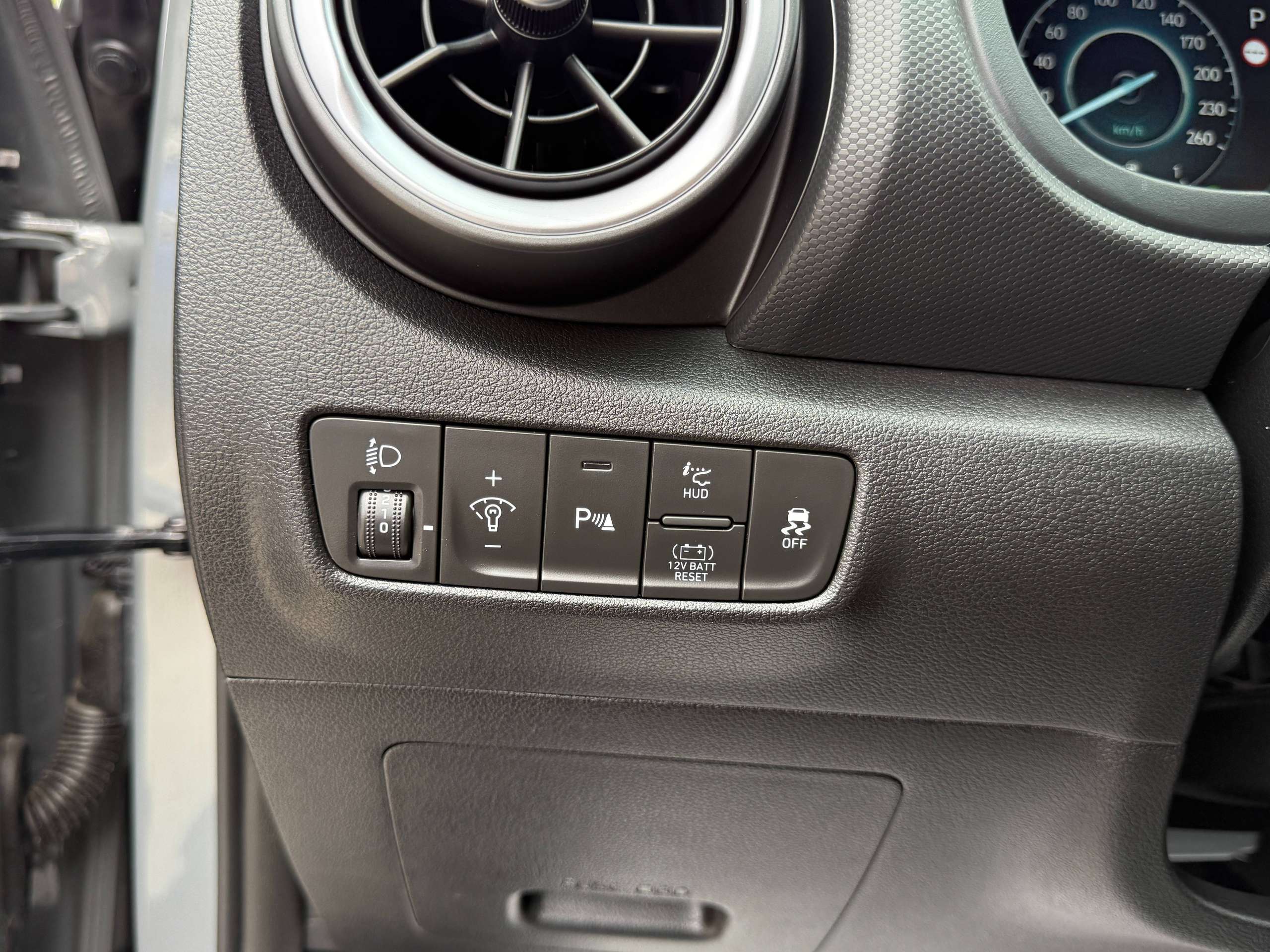 885e94ec-8feb-4f0b-9487-be8a4f81468a18-hyundai-kona-hev-1-6-gdi-hybrid-automaat-navi-leder-camera-head-up-led-krell-sound.jpg