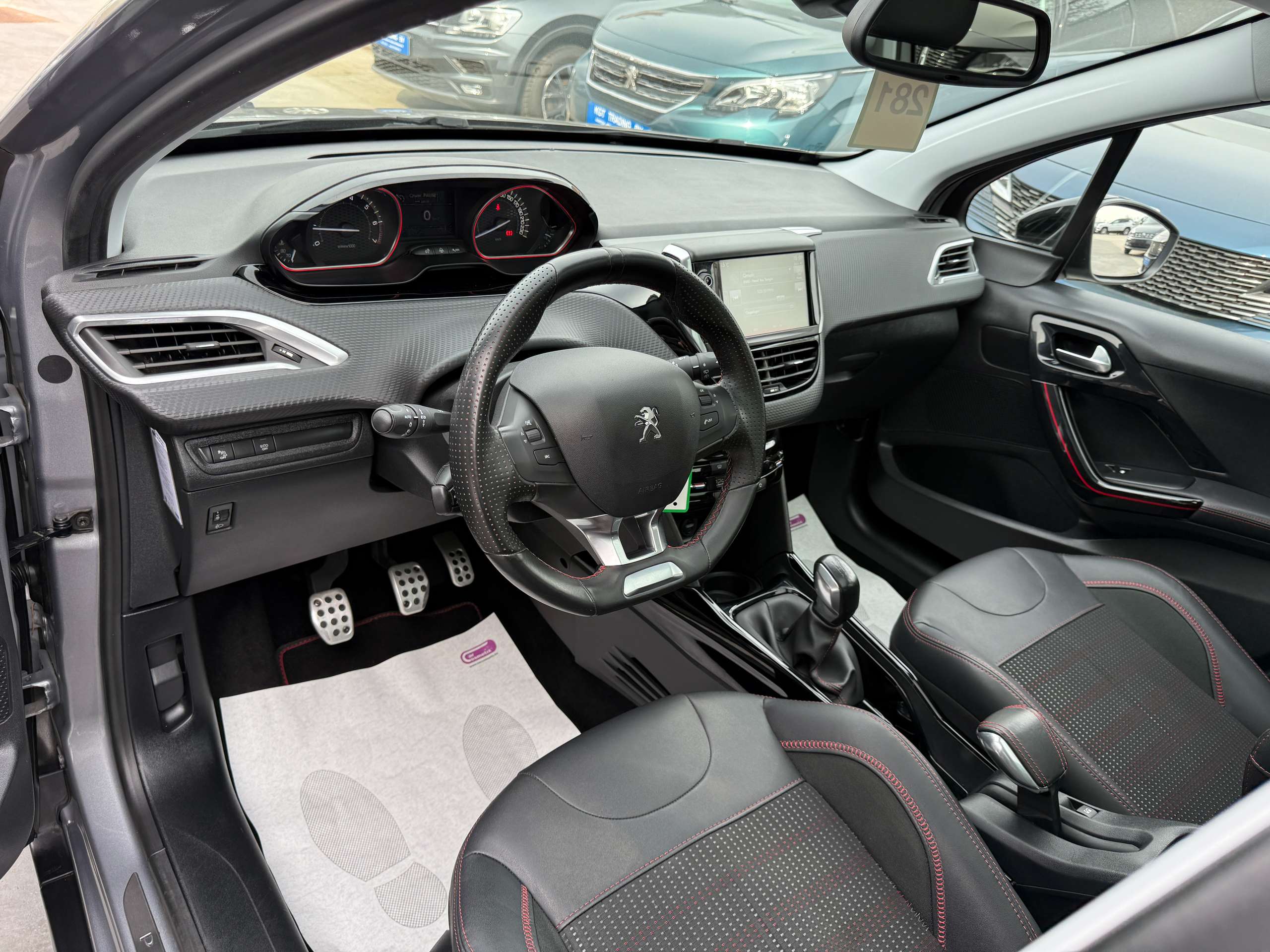 8aac3503-bf31-488d-a414-ebad05a0ec6014-peugeot-2008-1-2i-110pk-gt-line-pano-dak-leder-carplay-alu-led.jpg