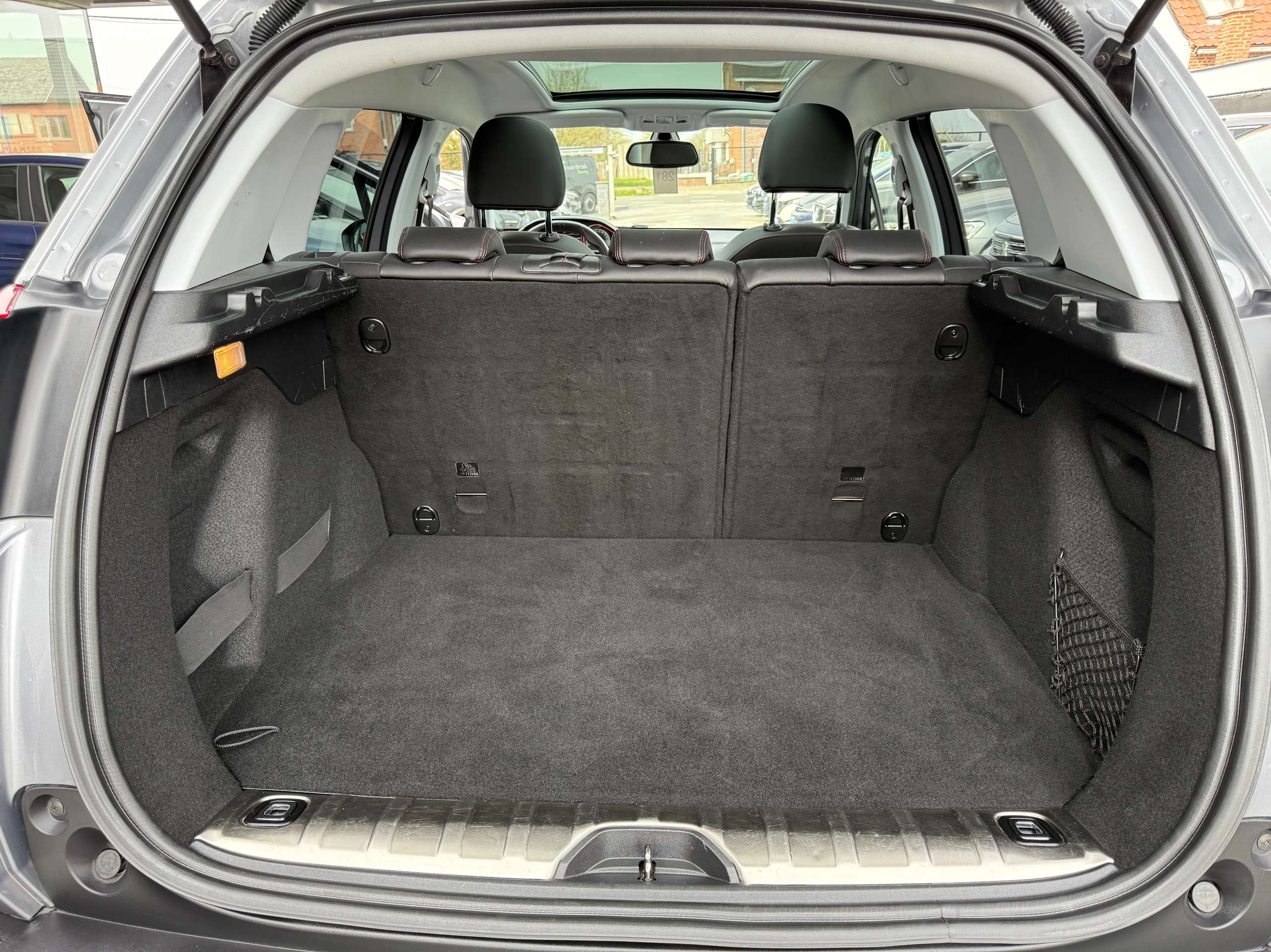8aac3503-bf31-488d-a414-ebad05a0ec6017-peugeot-2008-1-2i-110pk-gt-line-pano-dak-leder-carplay-alu-led.jpg