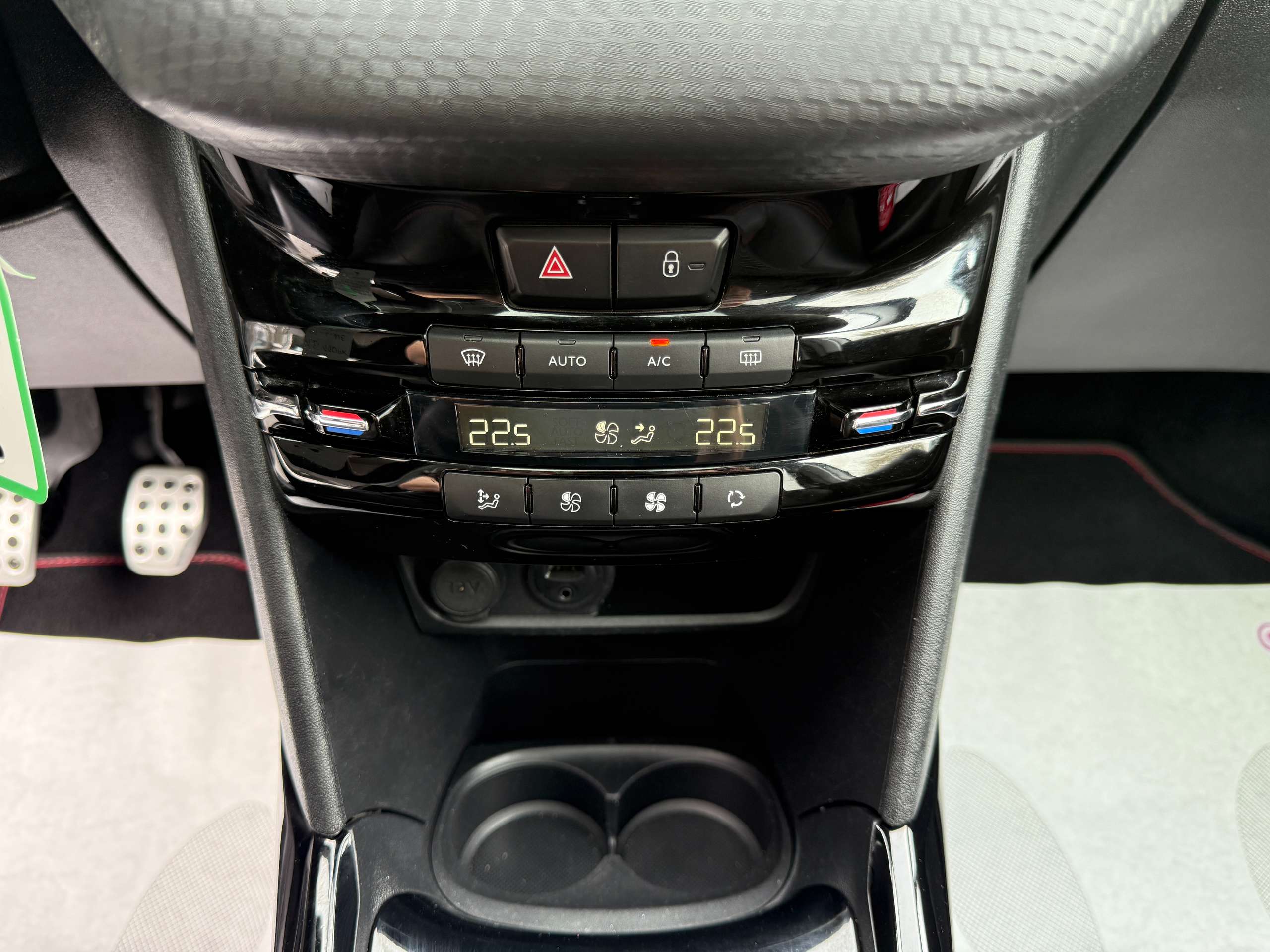 8aac3503-bf31-488d-a414-ebad05a0ec6024-peugeot-2008-1-2i-110pk-gt-line-pano-dak-leder-carplay-alu-led.jpg