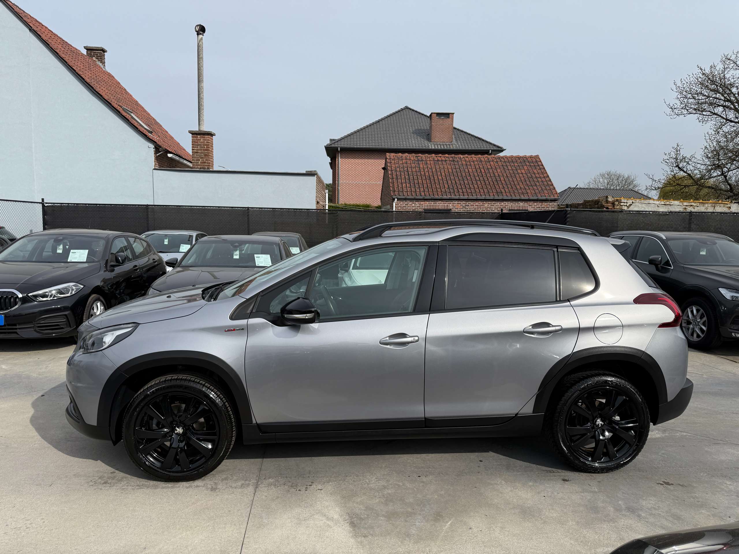 8aac3503-bf31-488d-a414-ebad05a0ec608-peugeot-2008-1-2i-110pk-gt-line-pano-dak-leder-carplay-alu-led.jpg