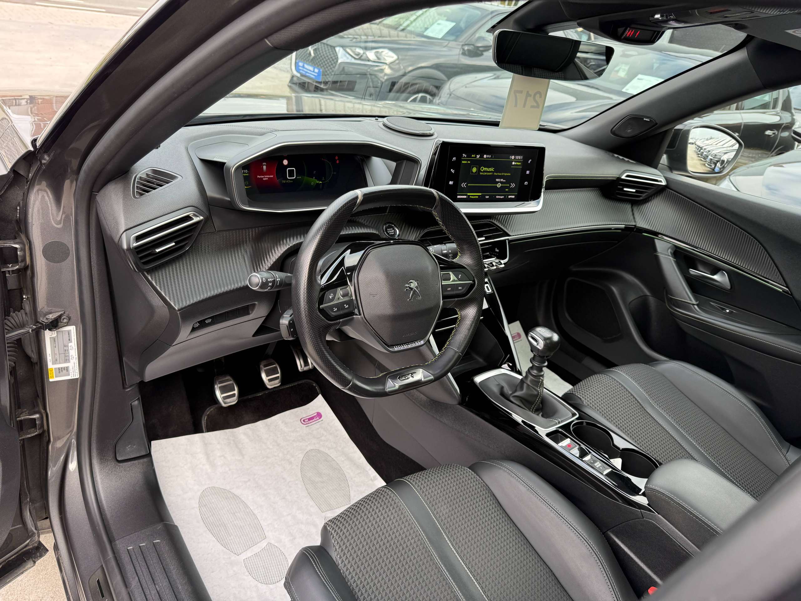 8cd64616-daa1-494c-ba73-f5180fb6daef15-peugeot-2008-1-2i-130pk-gt-line-pano-dak-camera-leder-focal-led.jpg