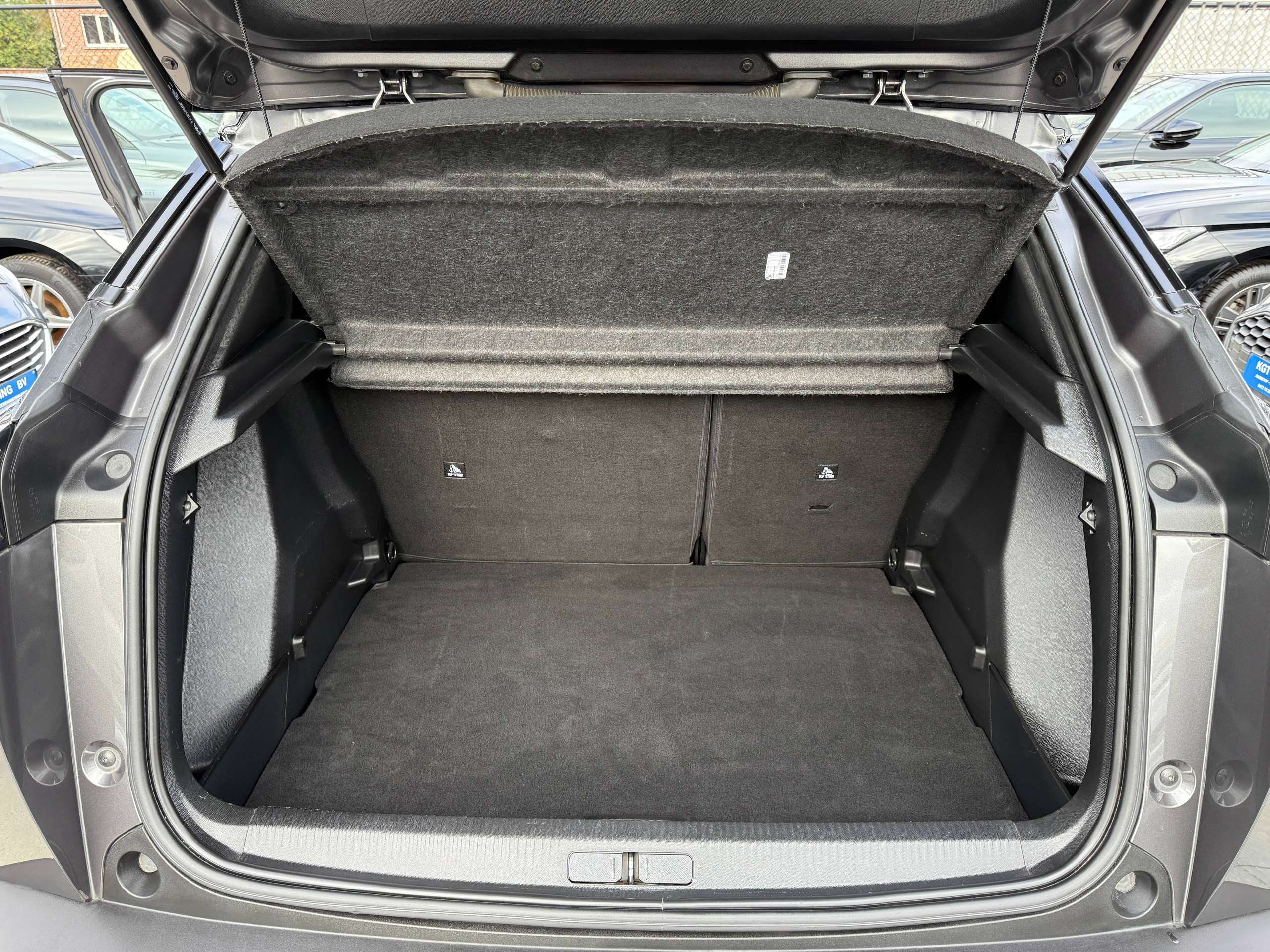 8cd64616-daa1-494c-ba73-f5180fb6daef19-peugeot-2008-1-2i-130pk-gt-line-pano-dak-camera-leder-focal-led.jpg