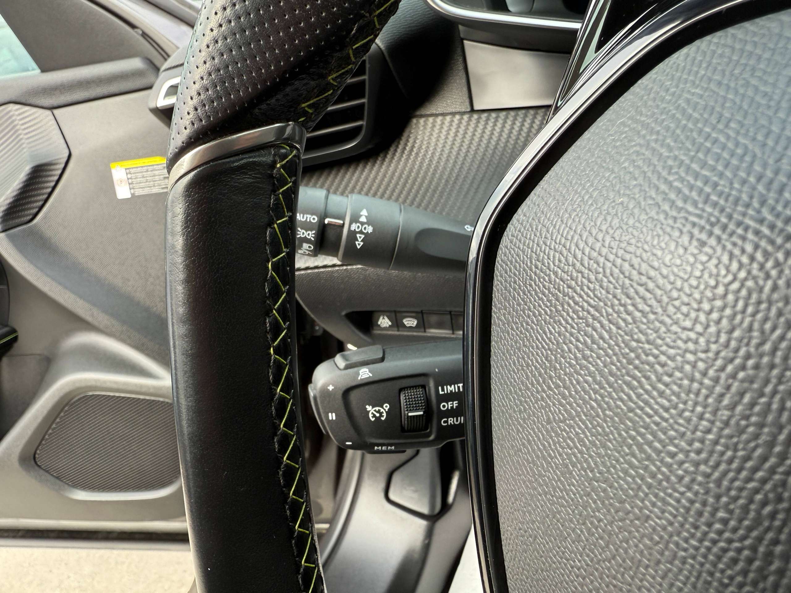 8cd64616-daa1-494c-ba73-f5180fb6daef20-peugeot-2008-1-2i-130pk-gt-line-pano-dak-camera-leder-focal-led.jpg