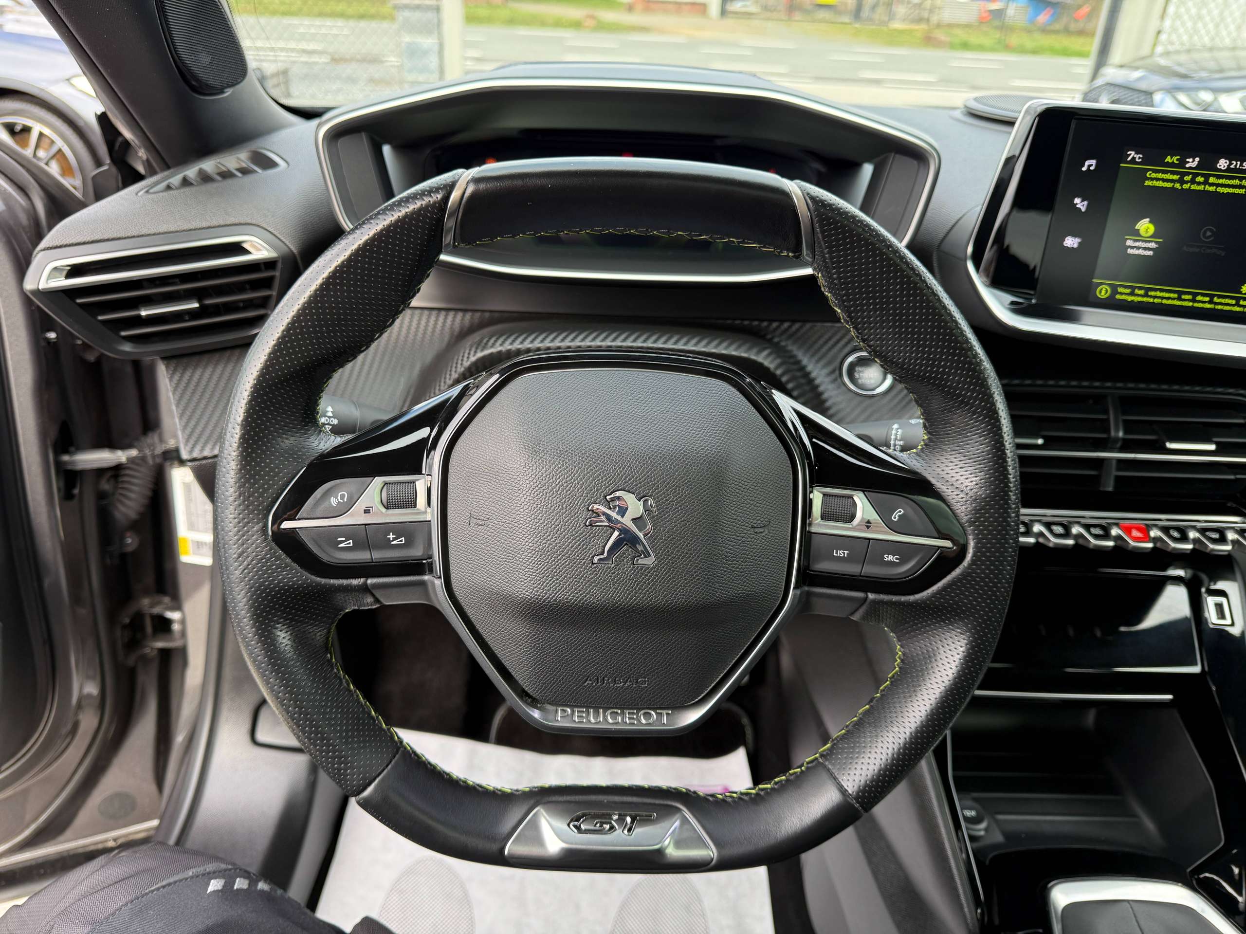 8cd64616-daa1-494c-ba73-f5180fb6daef28-peugeot-2008-1-2i-130pk-gt-line-pano-dak-camera-leder-focal-led.jpg