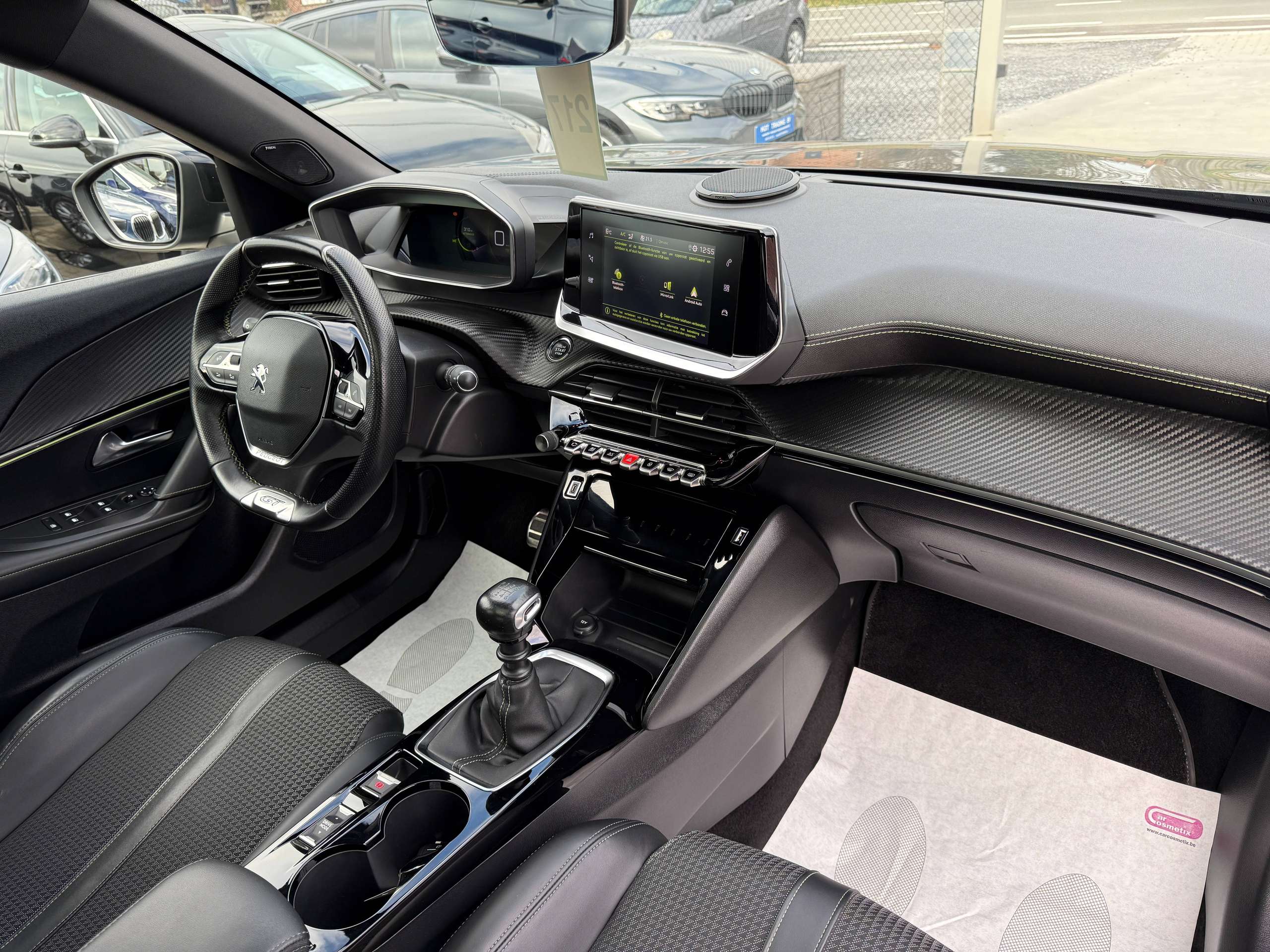 8cd64616-daa1-494c-ba73-f5180fb6daef32-peugeot-2008-1-2i-130pk-gt-line-pano-dak-camera-leder-focal-led.jpg