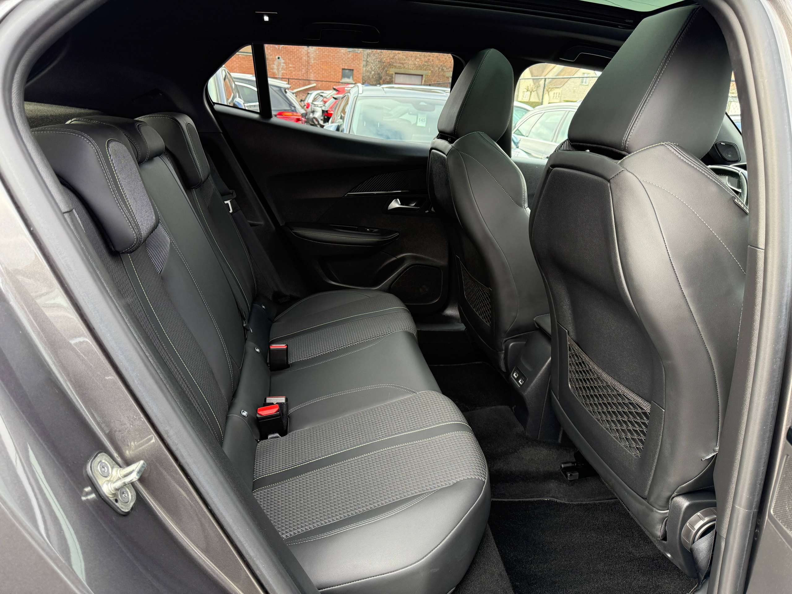 8cd64616-daa1-494c-ba73-f5180fb6daef34-peugeot-2008-1-2i-130pk-gt-line-pano-dak-camera-leder-focal-led.jpg