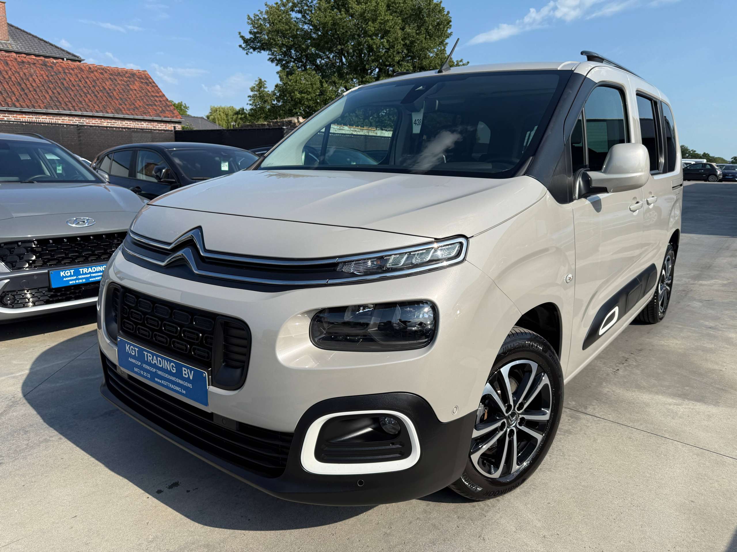 91062dca-5779-4c79-a8d0-40cbe5f655891-citroen-berlingo-1-5-bluehdi-shine-xtr-navigatie-camera-dab-pdc-alu-digitale-airco.jpg