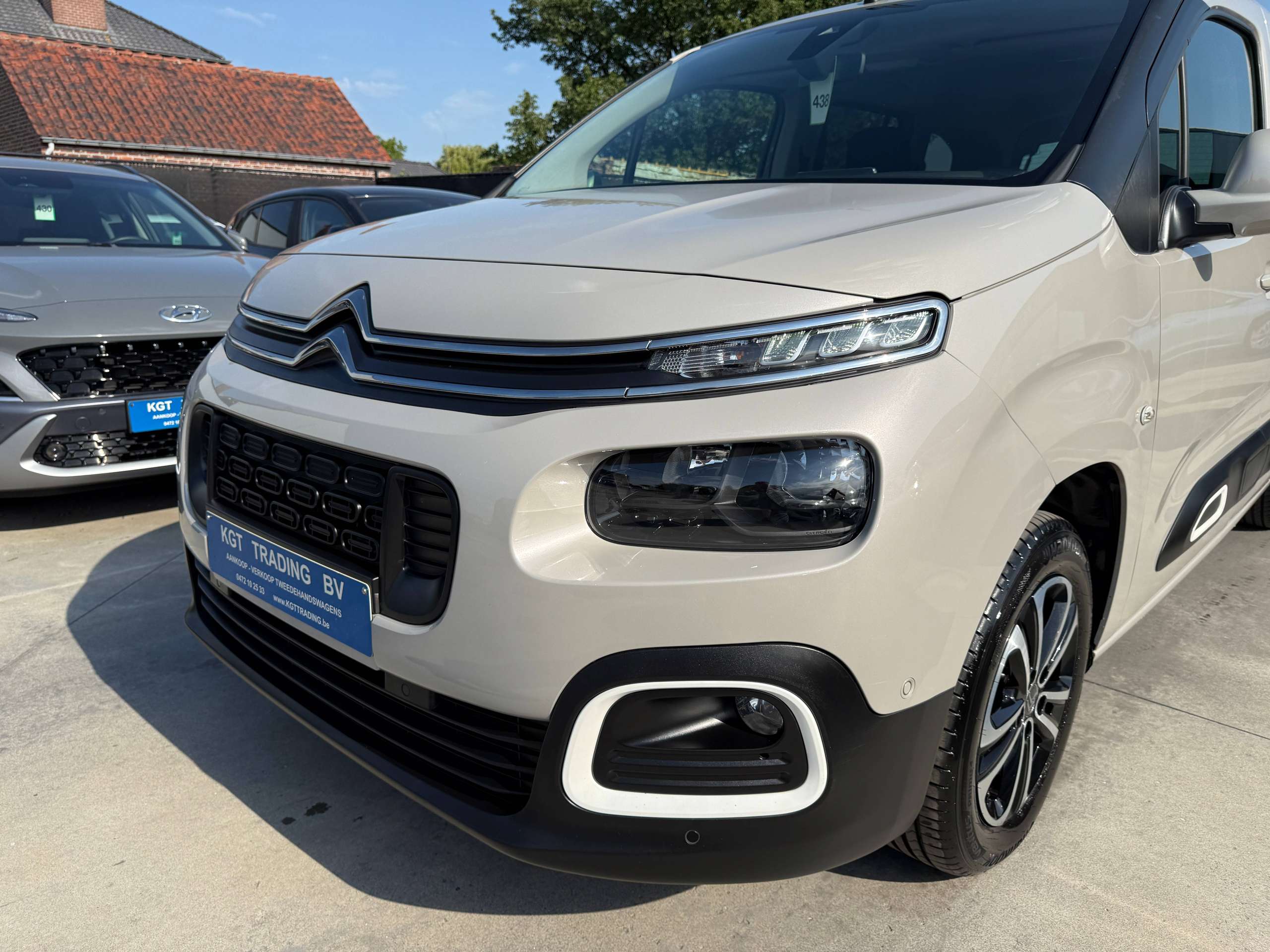 91062dca-5779-4c79-a8d0-40cbe5f6558910-citroen-berlingo-1-5-bluehdi-shine-xtr-navigatie-camera-dab-pdc-alu-digitale-airco.jpg